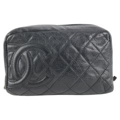 Chanel - Mini sac à rabat rectangulaire en cuir caviar noir matelassé avec lunettes de soleil 1CC111