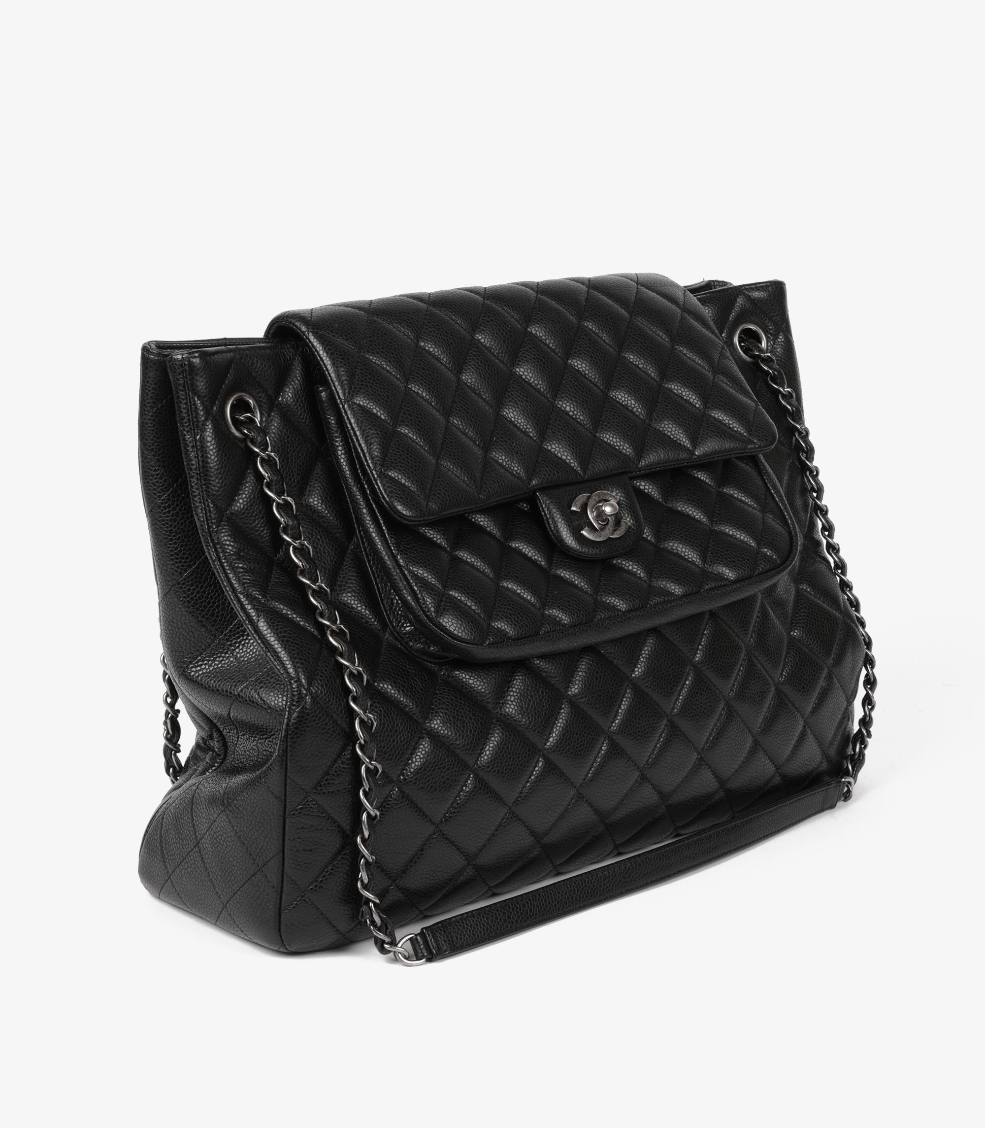 Chanel Black Quilted Caviar Leather Paris-Edinburgh Classic Flap Shoulder Tote

Product Details
Xupes Ref: CB1256
Brand: Chanel
Model: Classic Flap Shoulder Tote
Type: Shoulder, Tote
Serial Number: 21961550
Age: 2016
Accompanied By: Chanel Dust Bag,