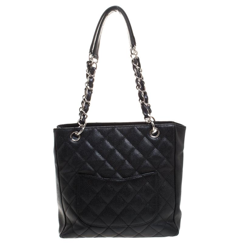 A timeless creation from the house of Chanel, this shopping tote is full of charm. Crafted from Caviar leather, it features a quilted exterior and the 'CC' logo on the front. The tote comes with two chain-leather handles. The fabric-lined interior