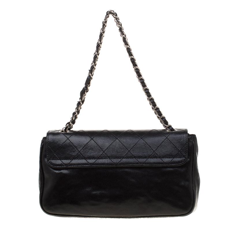 Charm your way through every gathering by swinging this Reissue shoulder bag from Chanel. Crafted from leather, the bag has a black exterior that features the signature quilted pattern. It comes with a flap that bears the iconic Mademoiselle lock