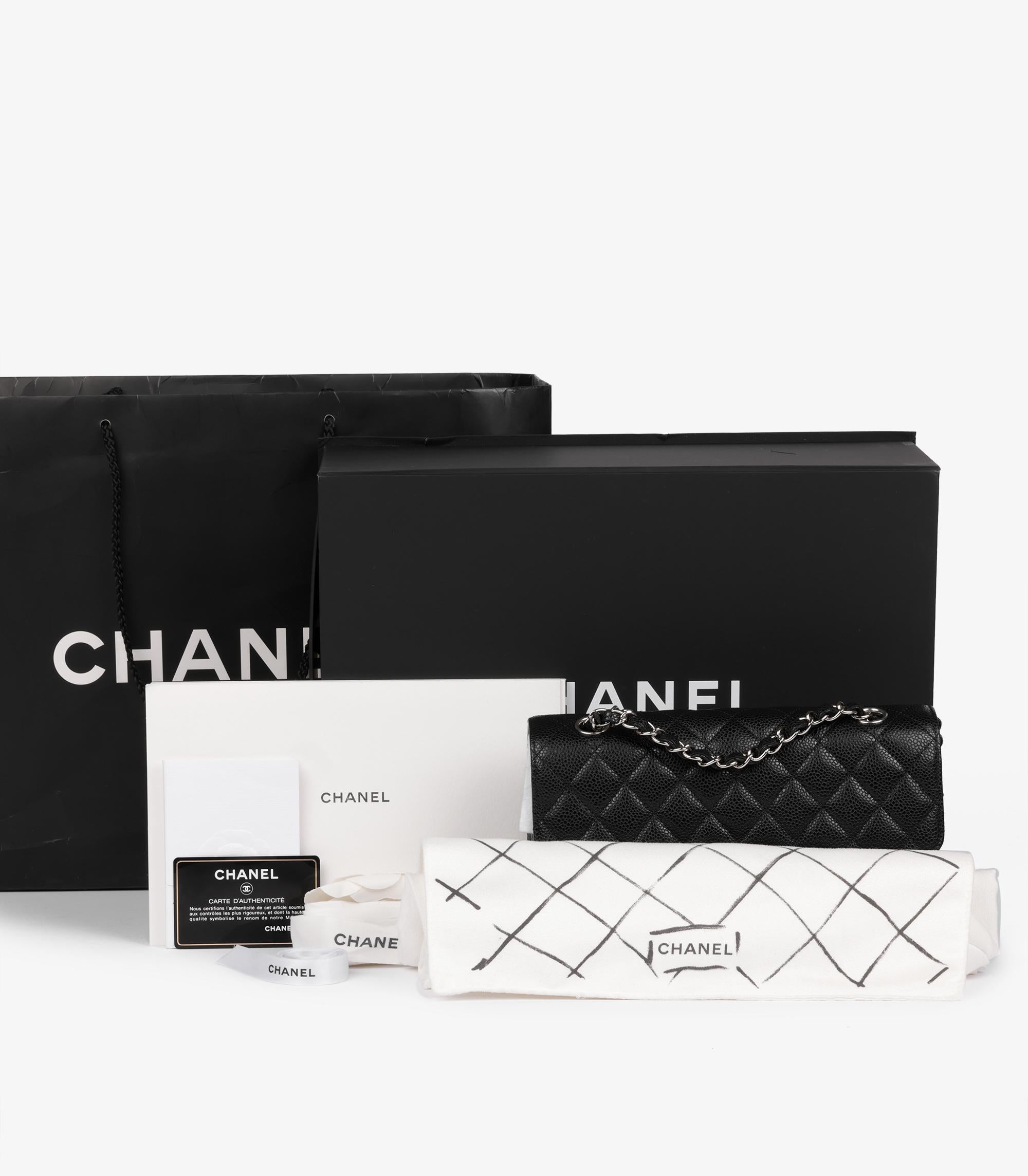 Chanel - Petit sac classique à double rabat en cuir caviar matelassé noir en vente 5