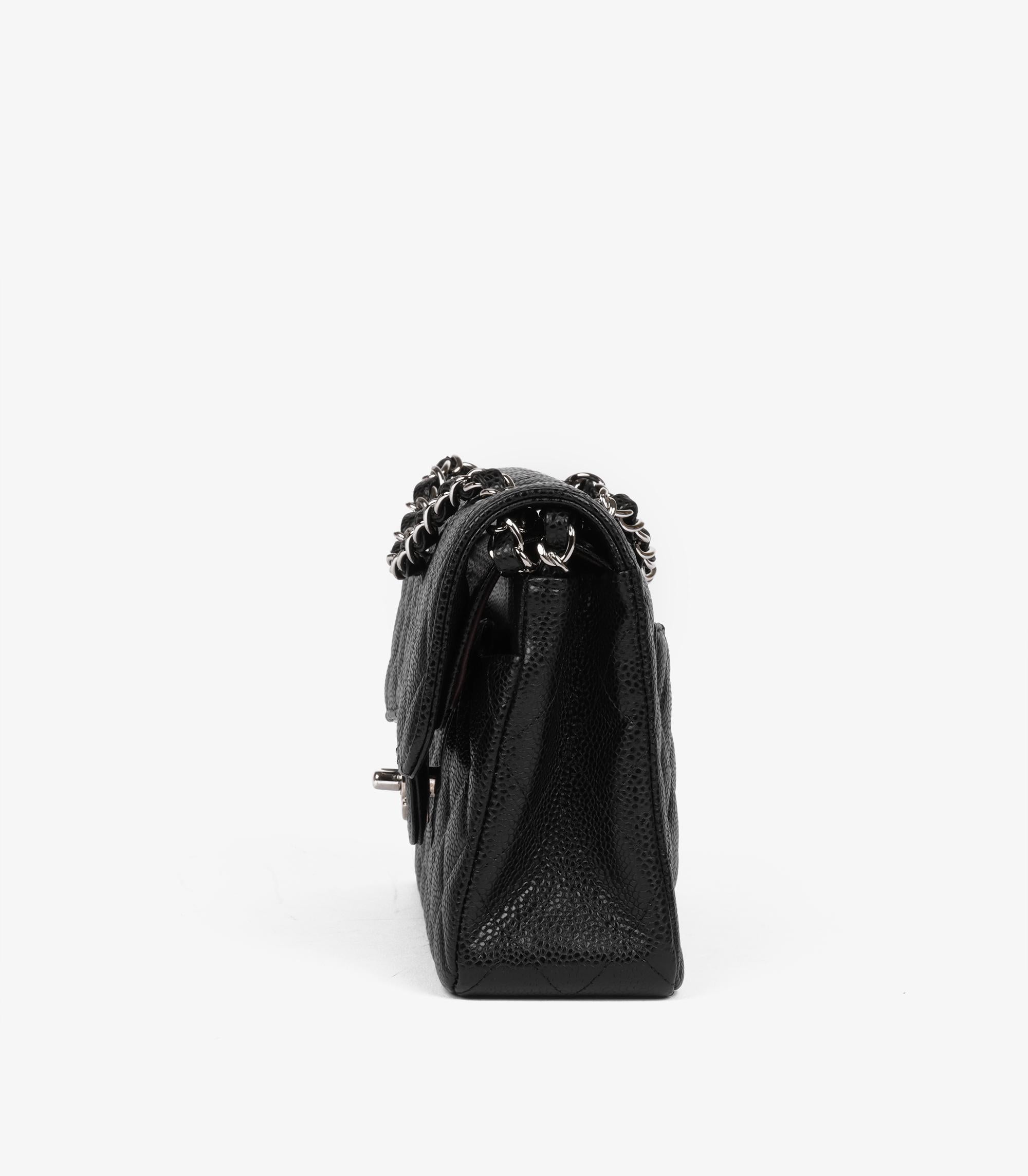 Chanel - Petit sac classique à double rabat en cuir caviar matelassé noir Unisexe en vente