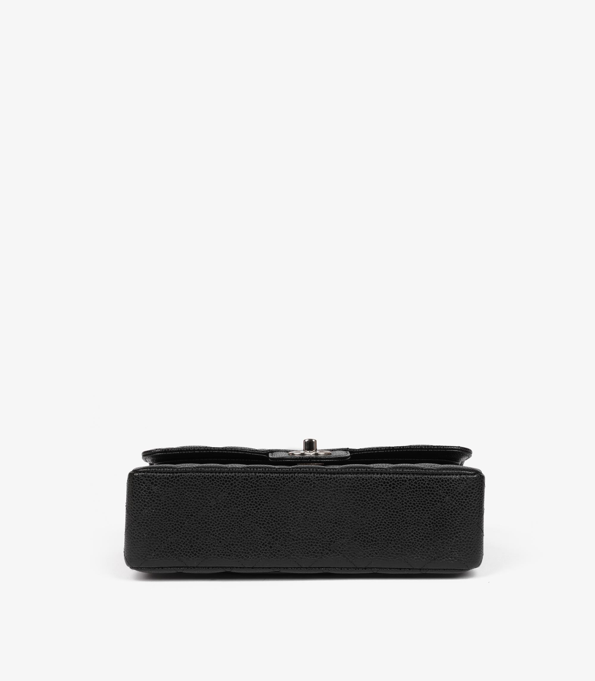 Chanel - Petit sac classique à double rabat en cuir caviar matelassé noir en vente 1
