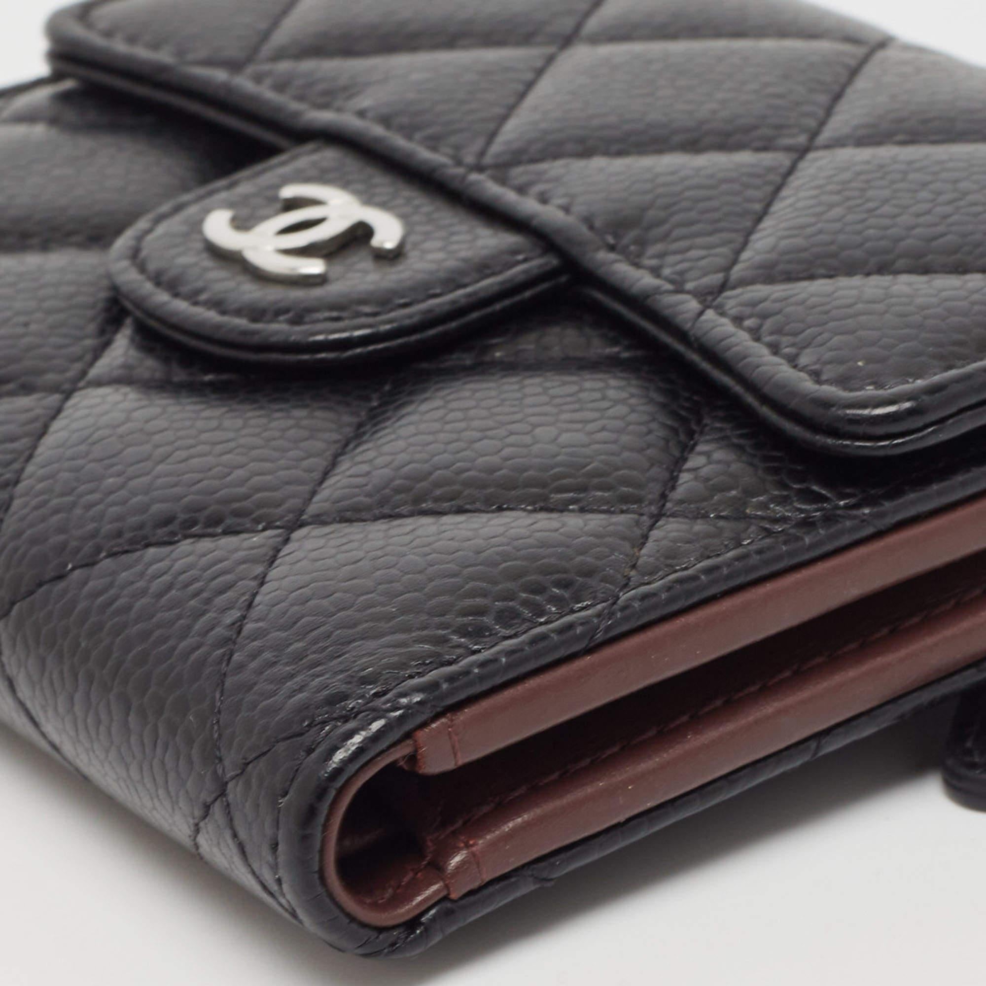 Chanel Black Quilted Caviar Leather Trifold CC Wallet In Good Condition For Sale In Dubai, Al Qouz 2