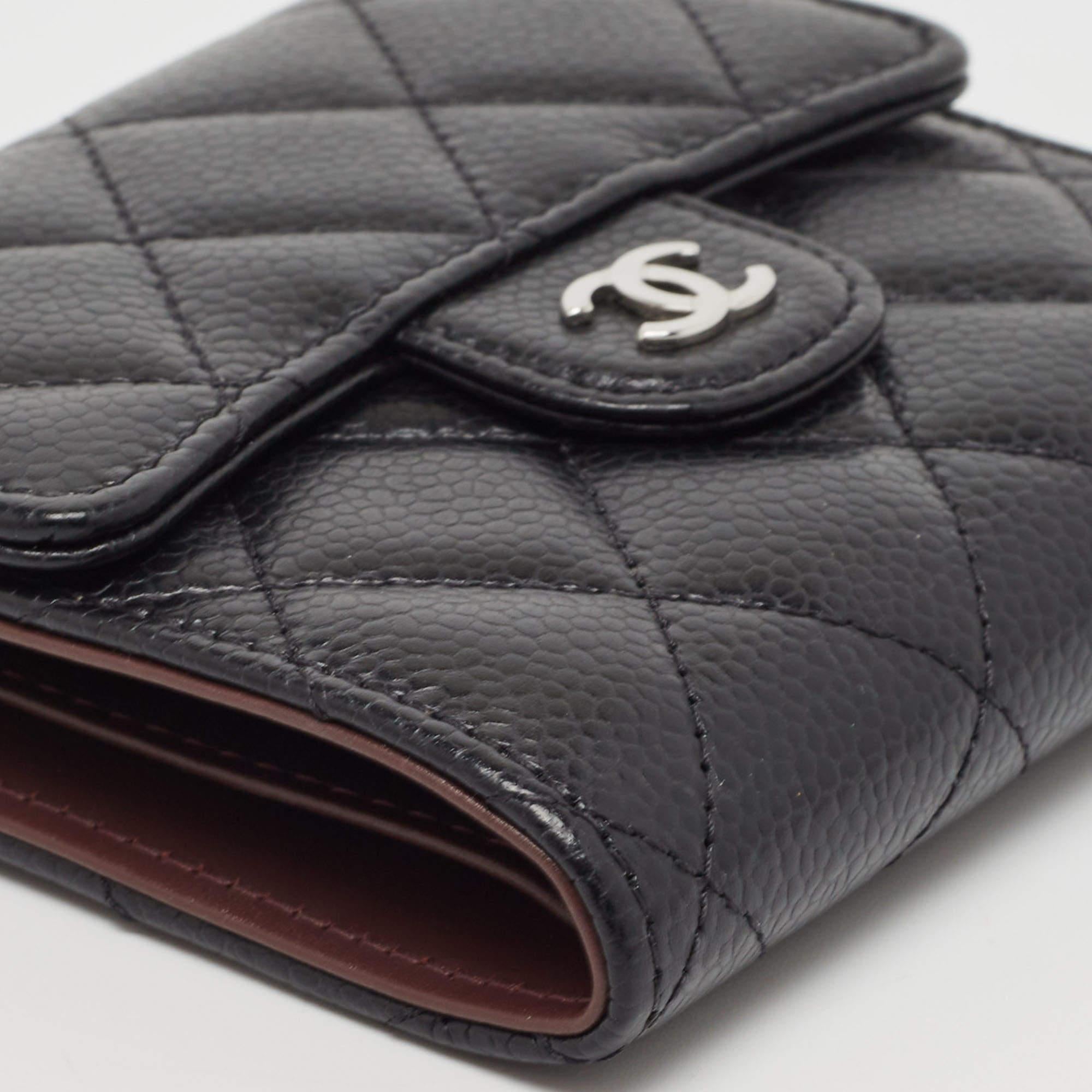 Women's Chanel Black Quilted Caviar Leather Trifold CC Wallet For Sale