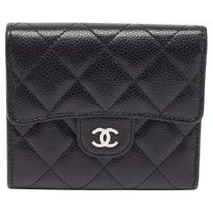 Chanel Schwarzes gestepptes Kaviarleder Trifold CC Brieftasche