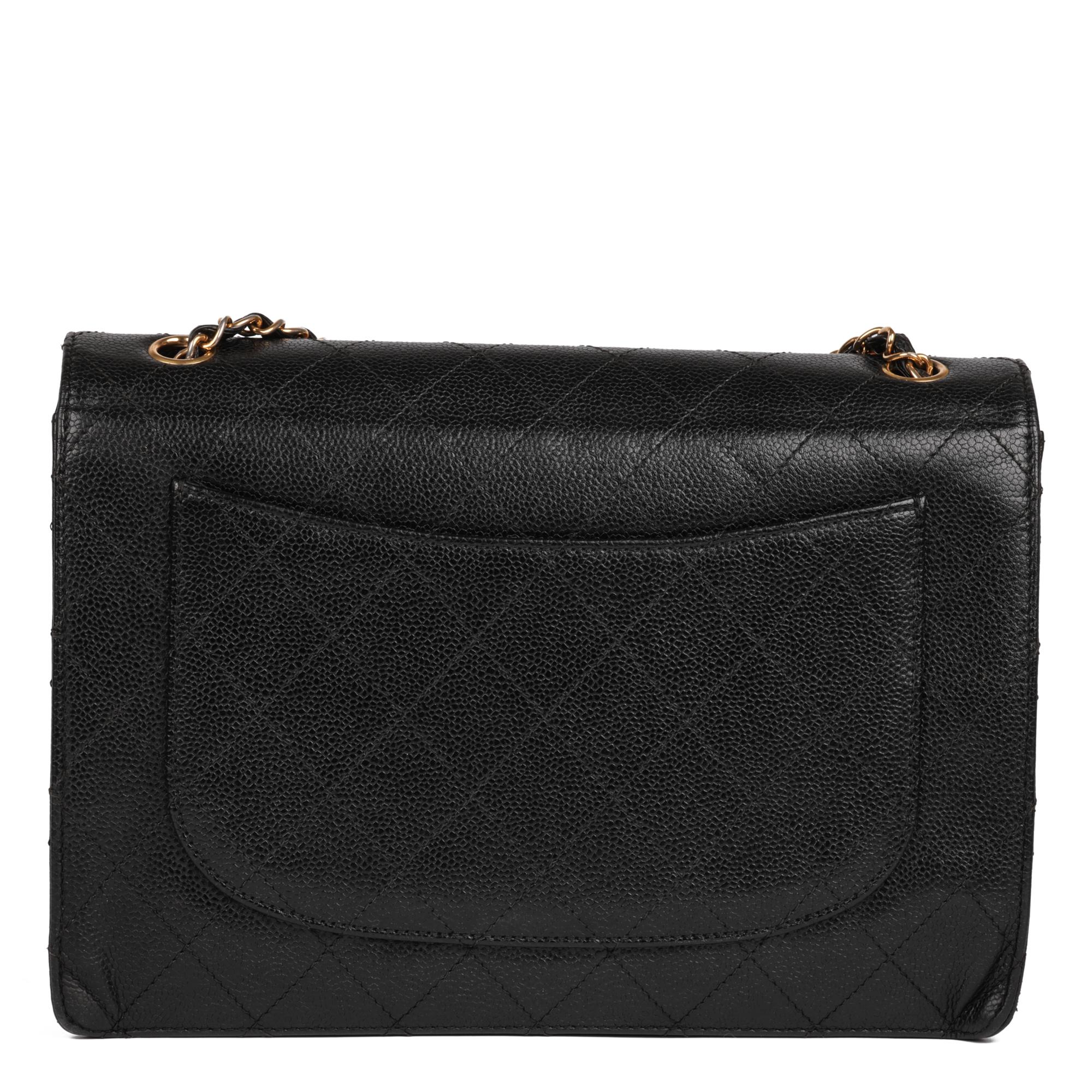 CHANEL Schwarzes gestepptes Kaviarleder Vintage Jumbo Classic Single Flap Bag im Angebot 1
