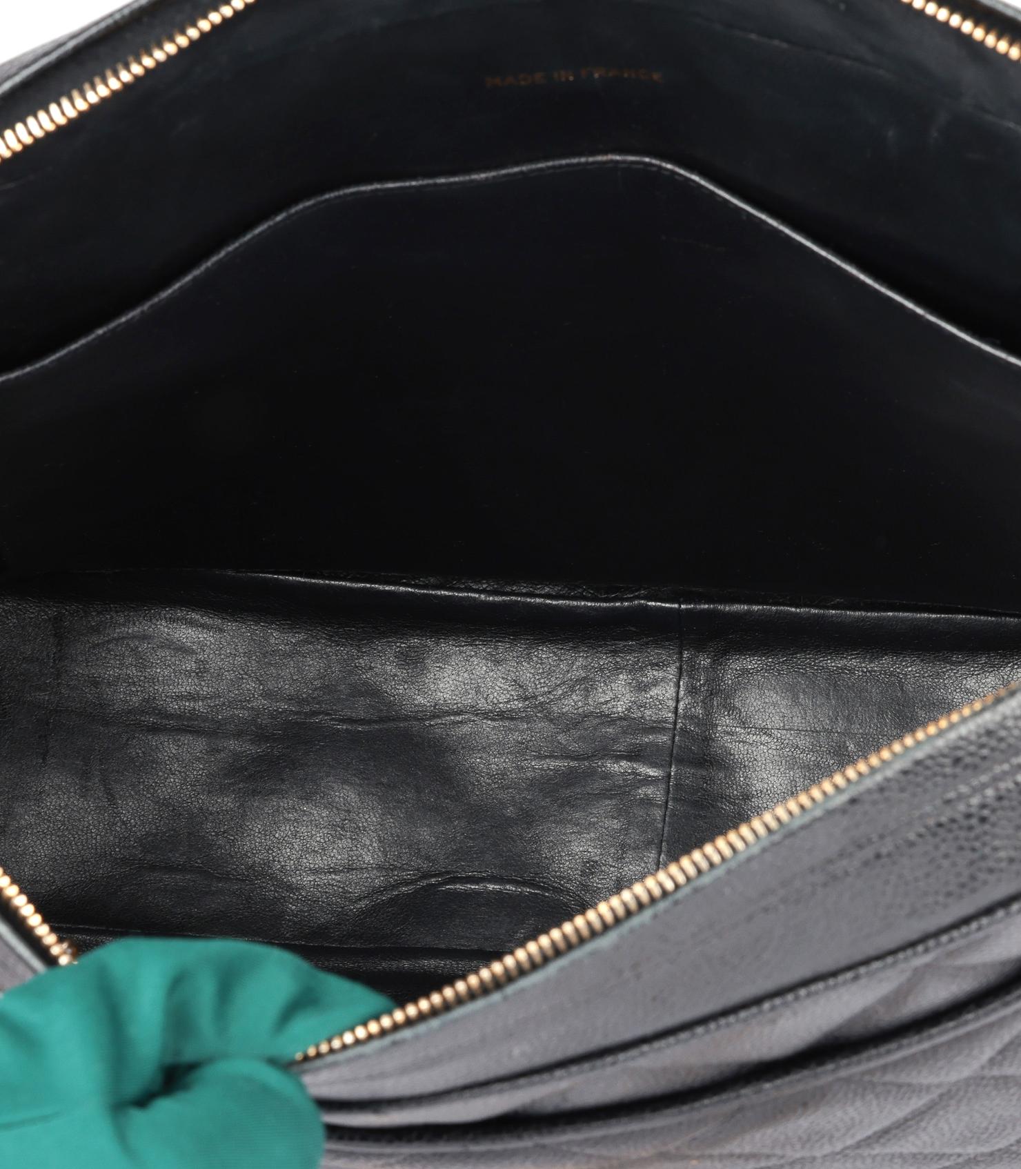 Chanel Schwarz gesteppt Kaviar Leder Vintage Maxi Jumbo XL Kameratasche im Angebot 4