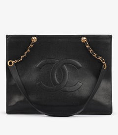 Chanel - Fourre-tout à bandoulière en cuir caviar matelassé noir Vintage Maxi Timeless
