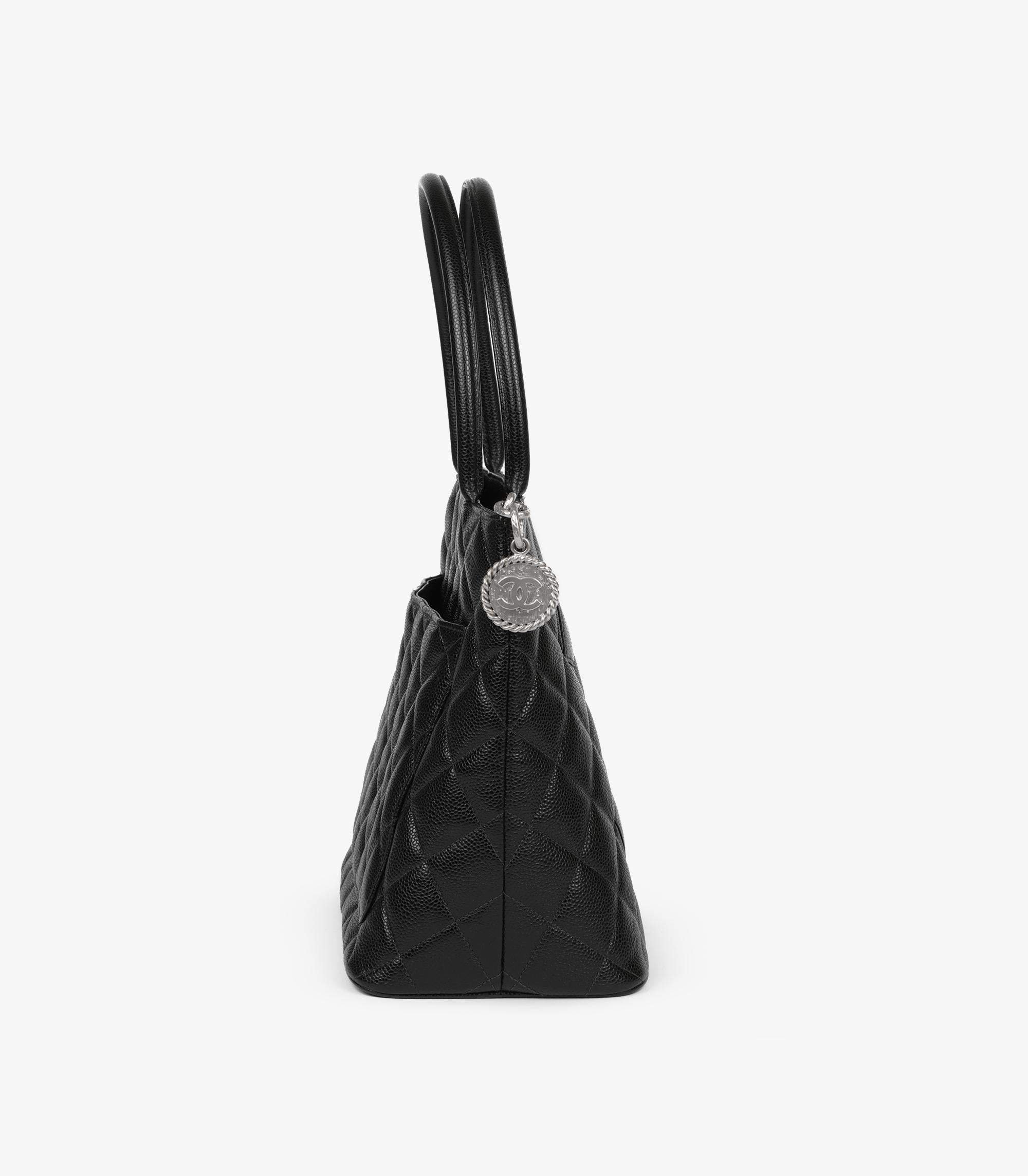 Noir Chanel - Fourre-tout à médaillon en cuir caviar matelassé - Vintage en vente