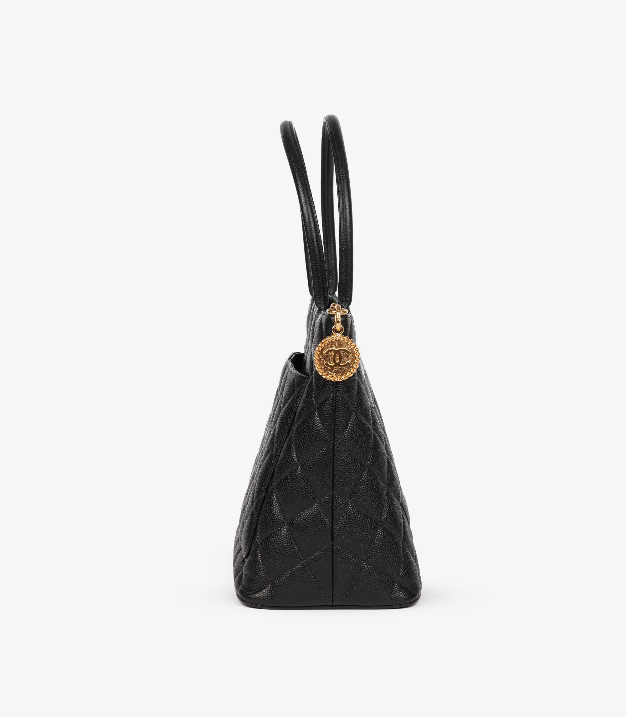 Noir Chanel - Fourre-tout à médaillon en cuir caviar matelassé - Vintage en vente