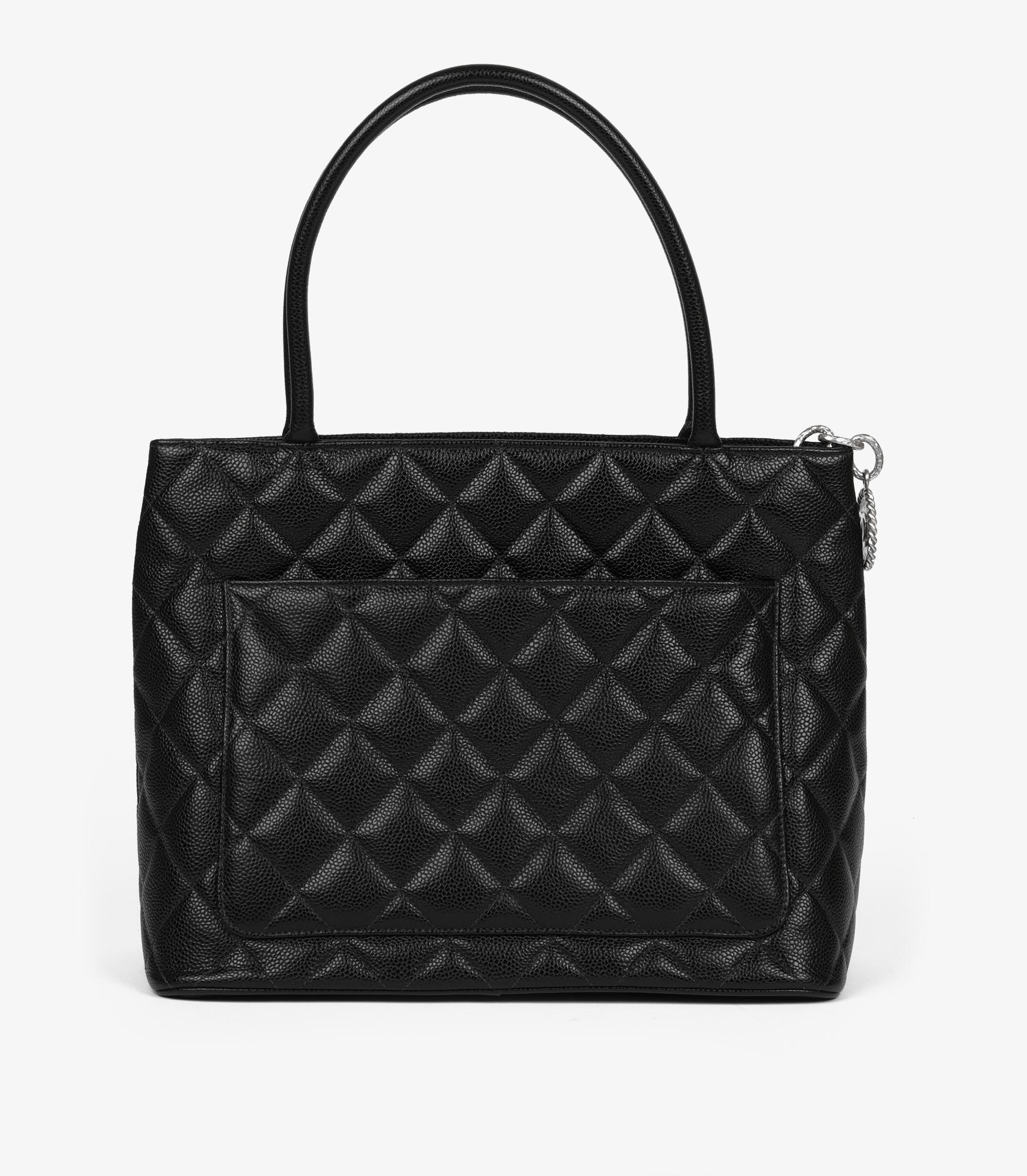 Chanel - Fourre-tout à médaillon en cuir caviar matelassé - Vintage Excellent état - En vente à Bishop's Stortford, Hertfordshire