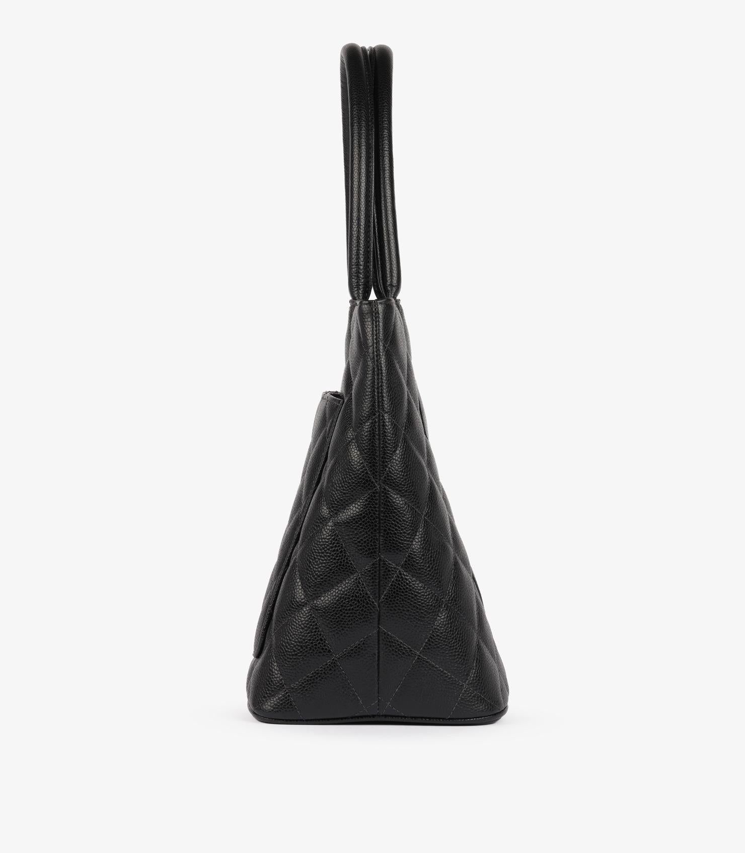 Chanel - Fourre-tout à médaillon en cuir caviar matelassé - Vintage Pour femmes en vente
