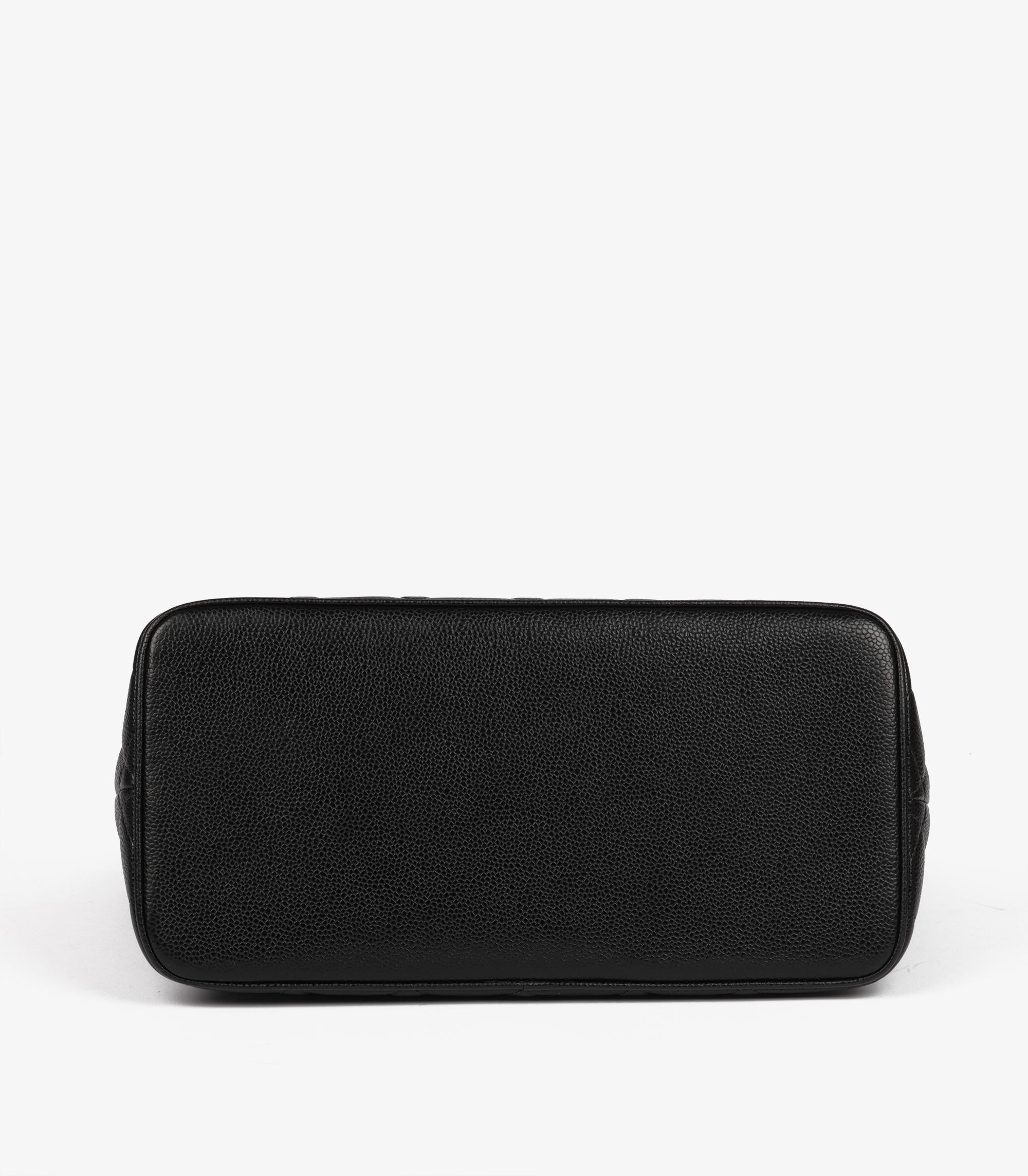 Chanel - Fourre-tout à médaillon en cuir caviar matelassé - Vintage en vente 1