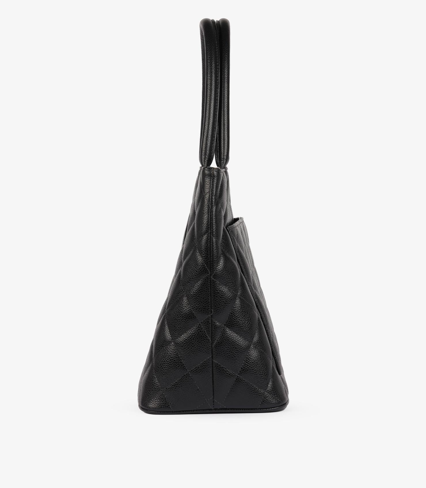Chanel - Fourre-tout à médaillon en cuir caviar matelassé - Vintage en vente 1