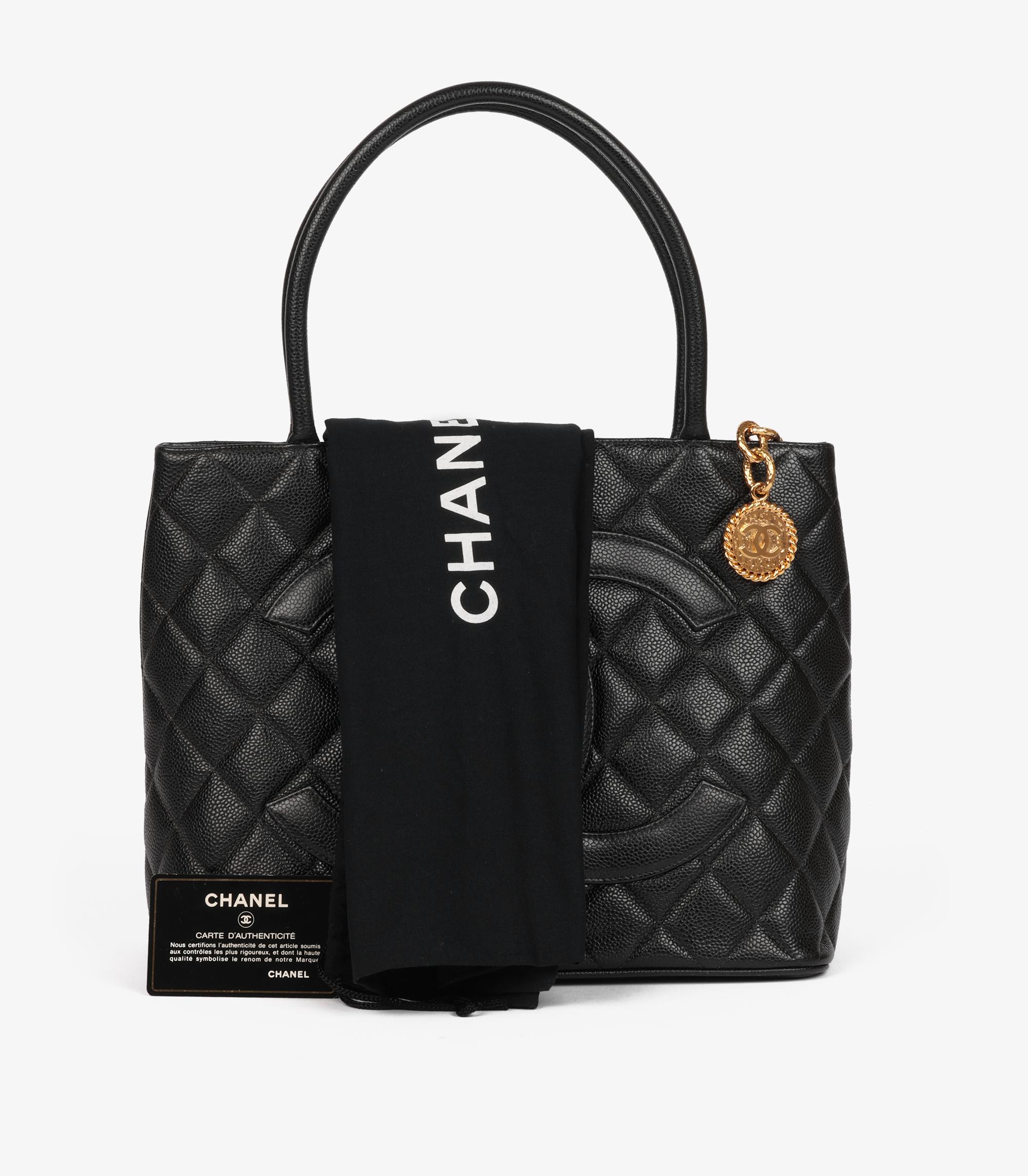 Chanel - Fourre-tout à médaillon en cuir caviar matelassé - Vintage en vente 2