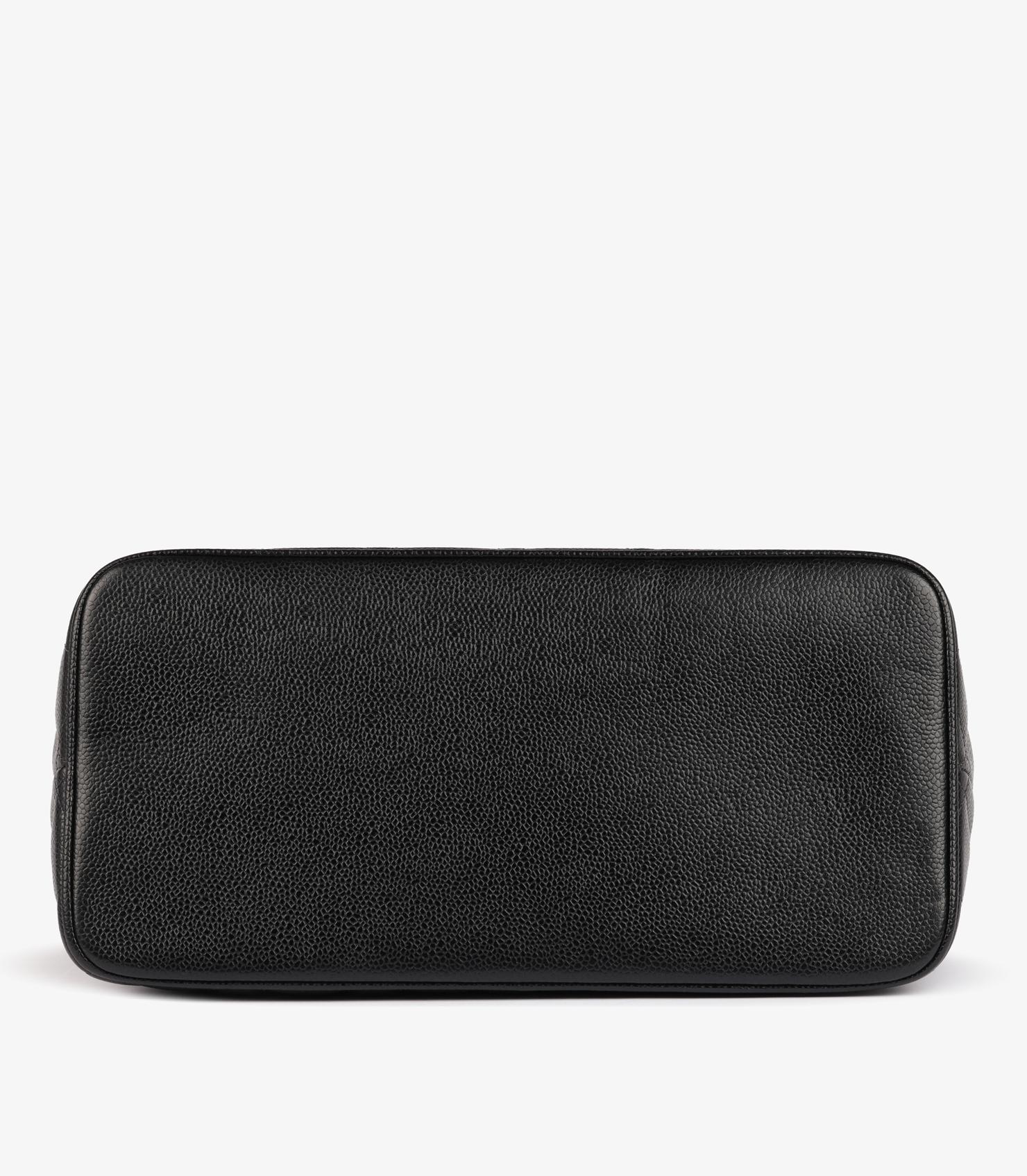 Chanel - Fourre-tout à médaillon en cuir caviar matelassé - Vintage en vente 2