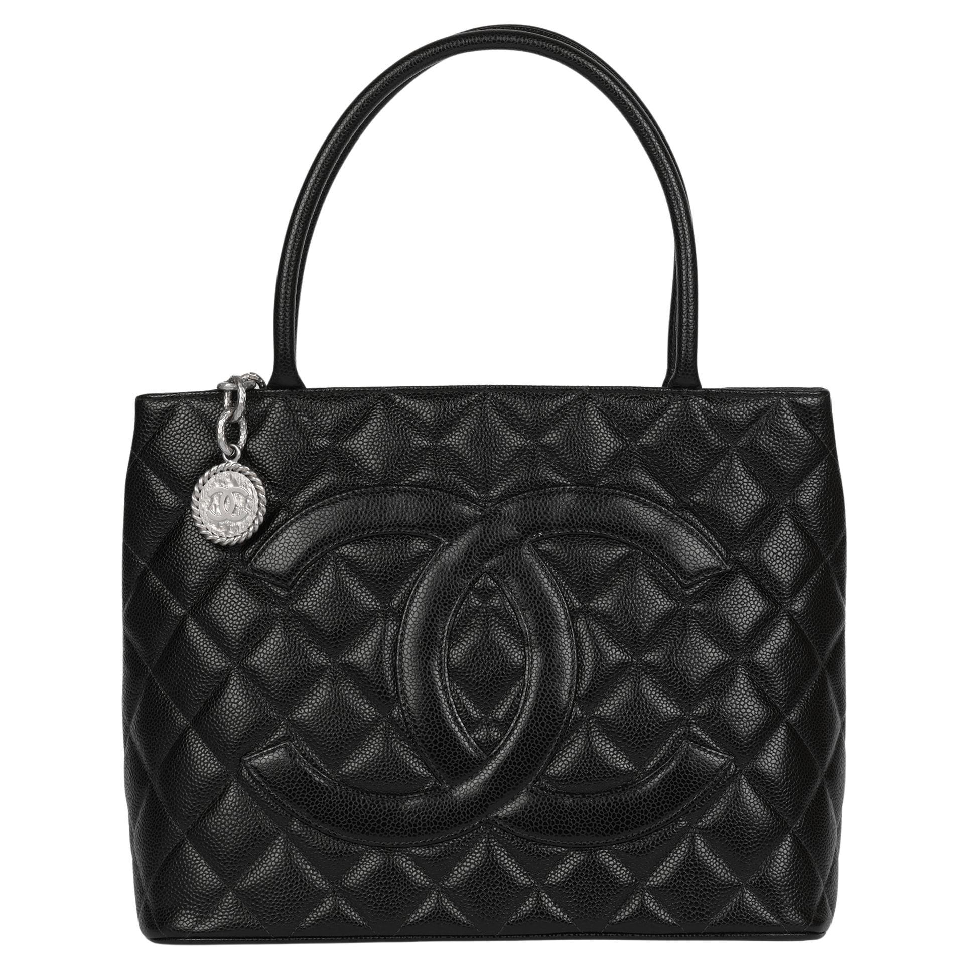 Chanel - Fourre-tout à médaillon en cuir caviar matelassé - Vintage en vente