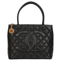 Chanel - Fourre-tout à médaillon en cuir caviar matelassé - Vintage