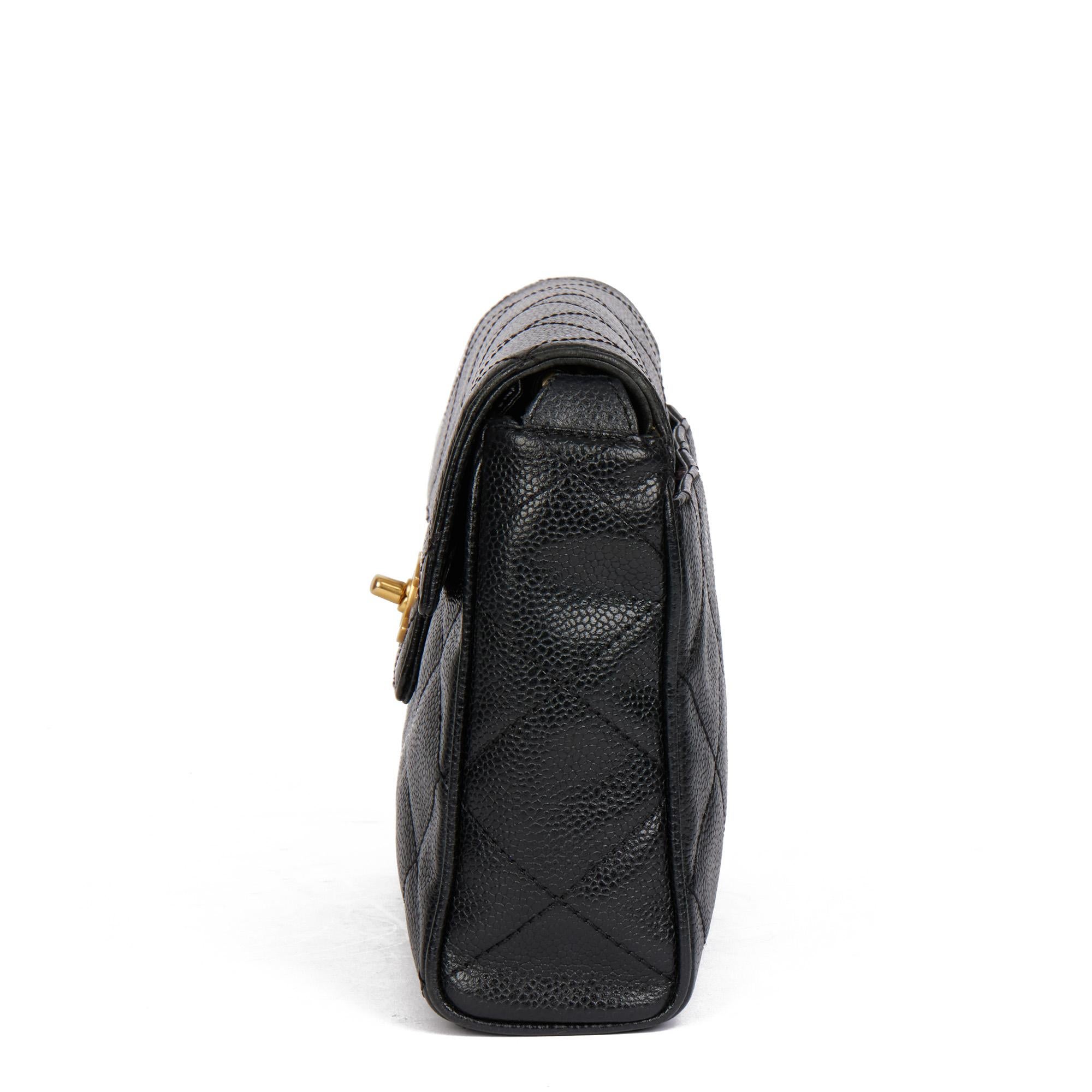 Women's CHANEL Black Quilted Caviar Leather Vintage Medium Classic Single Flap Bag For Sale