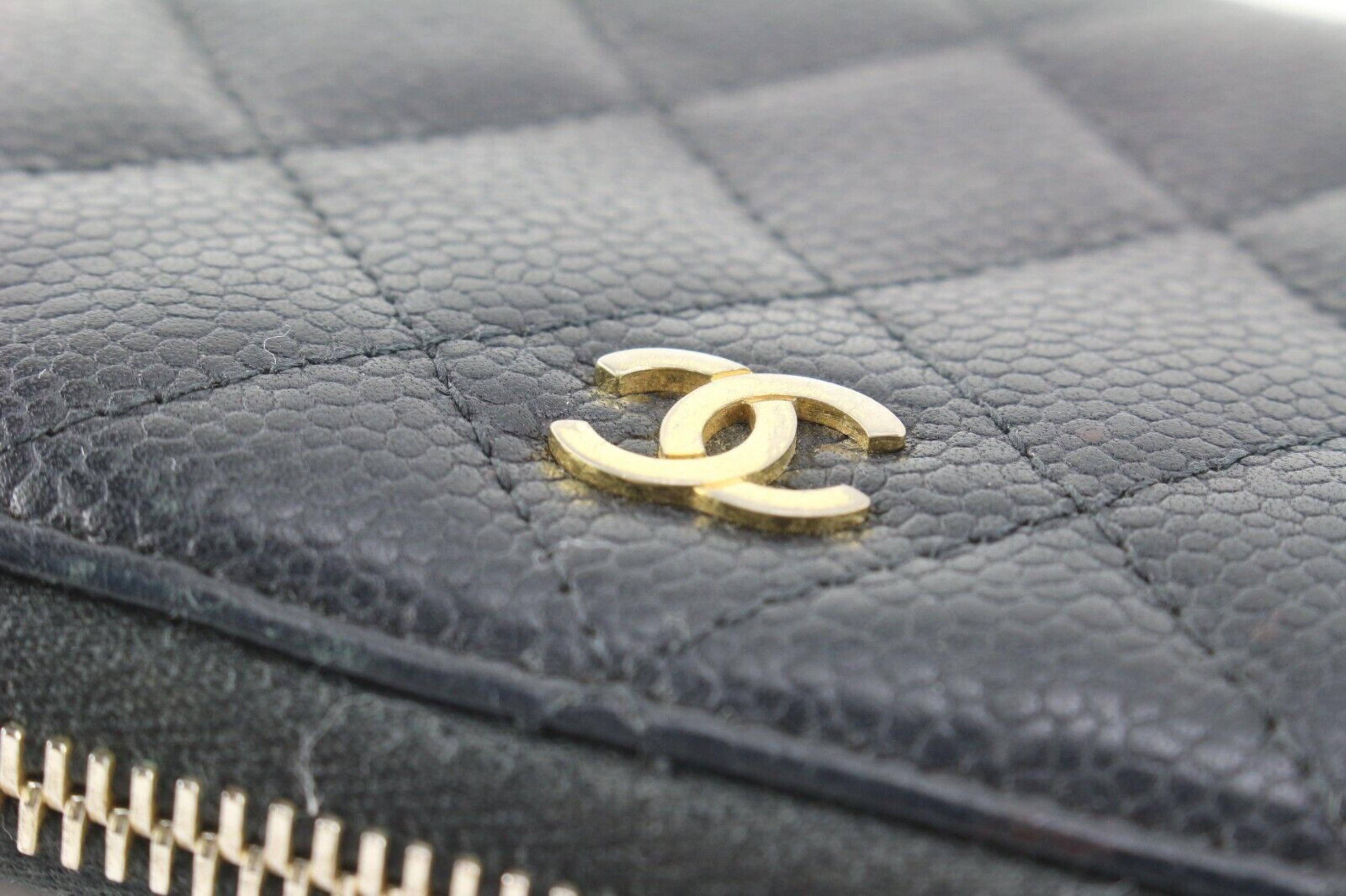 Chanel Black Quilted Caviar Long Zip Around L Gusset Wallet 1C512S In Good Condition For Sale In Dix hills, NY