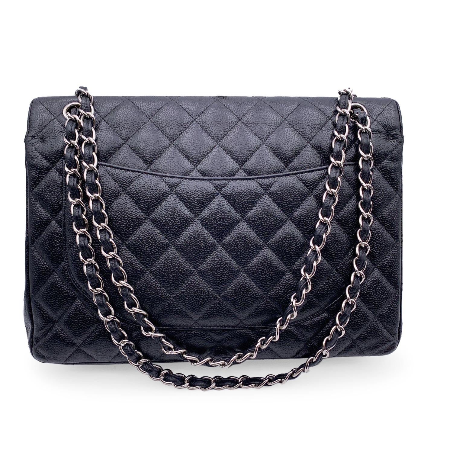 Chanel Black Quilted Caviar Maxi Timeless Classic 2.55 Double Flap Bag In Excellent Condition For Sale In Rome, Rome