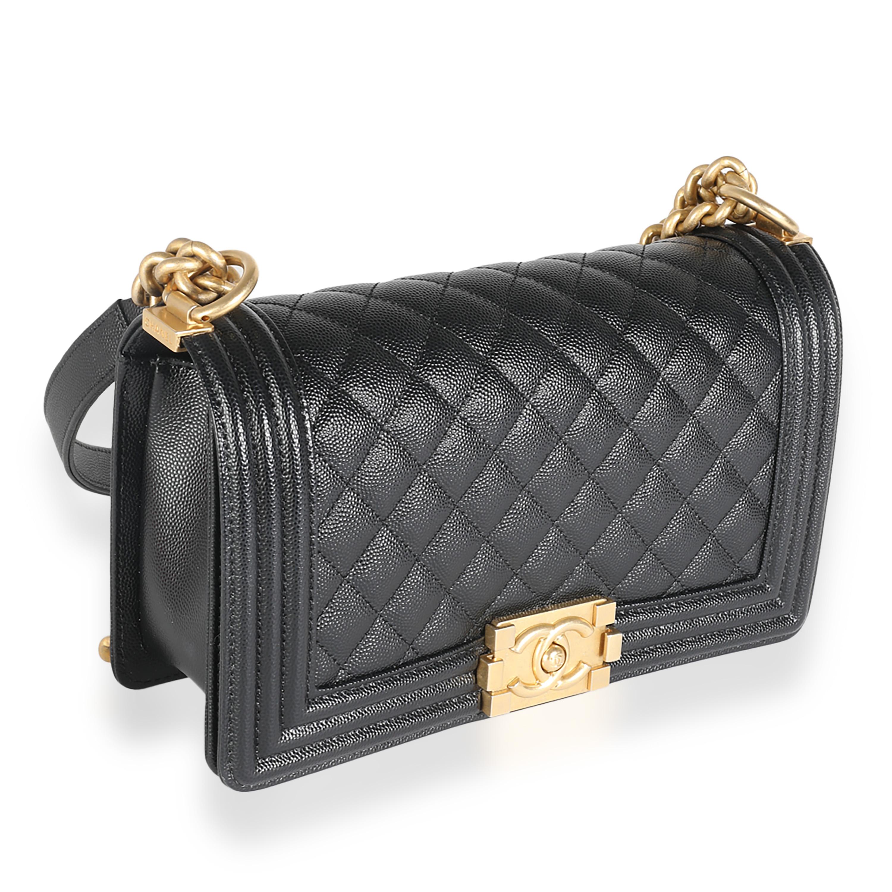 Bolso Chanel Negro Caviar Acolchado Mediano Boy en Excelente Estado en New York, NY
