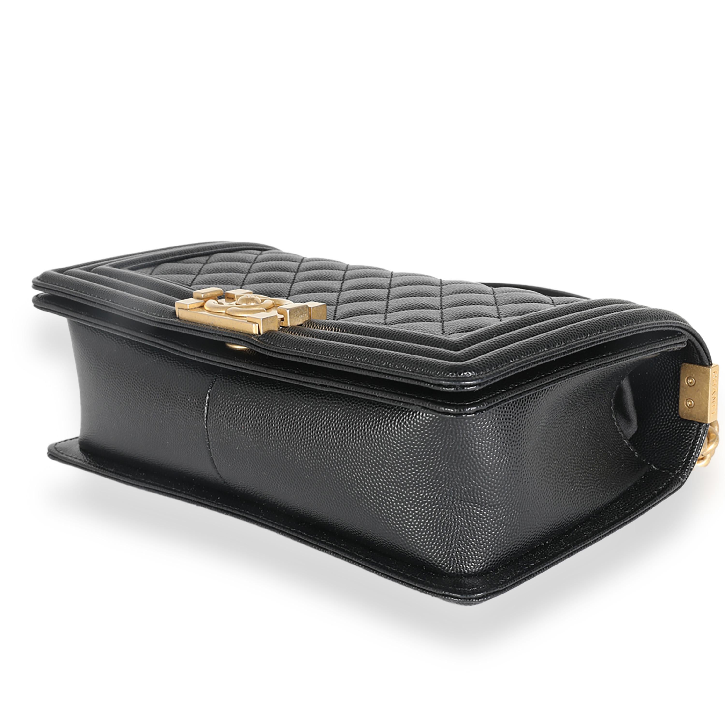 Bolso Chanel Negro Caviar Acolchado Mediano Boy 1