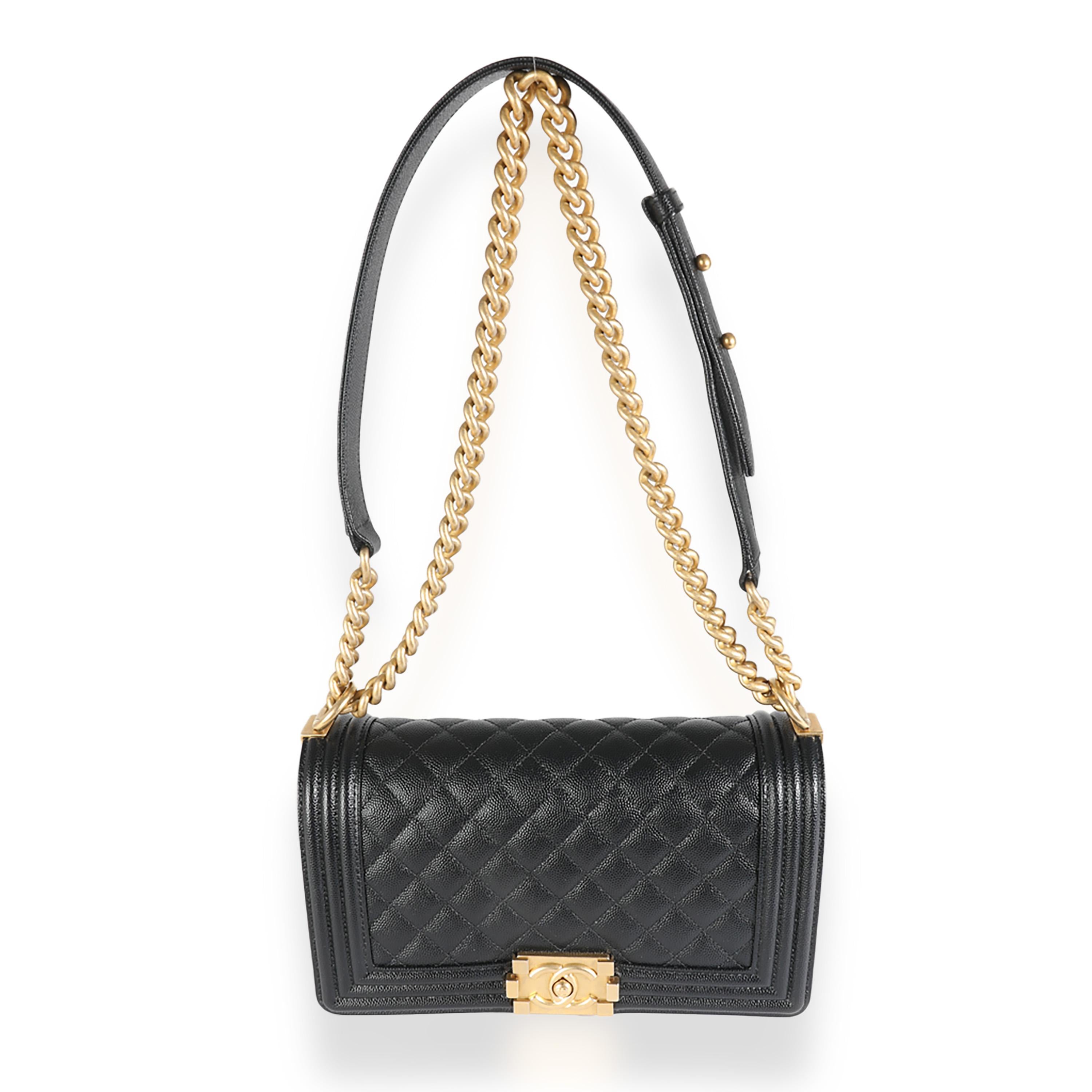 Bolso Chanel Negro Caviar Acolchado Mediano Boy 2