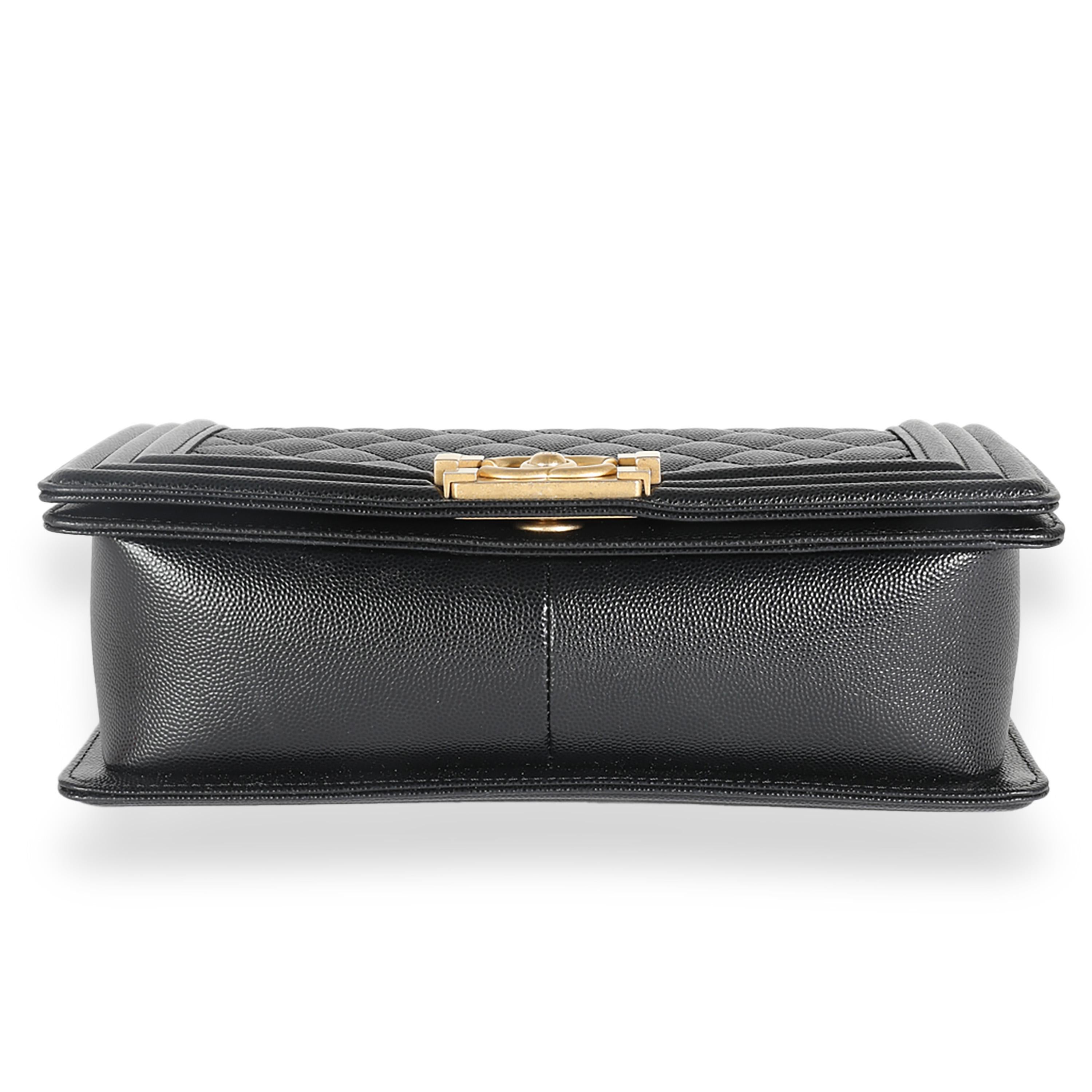 Bolso Chanel Negro Caviar Acolchado Mediano Boy 4