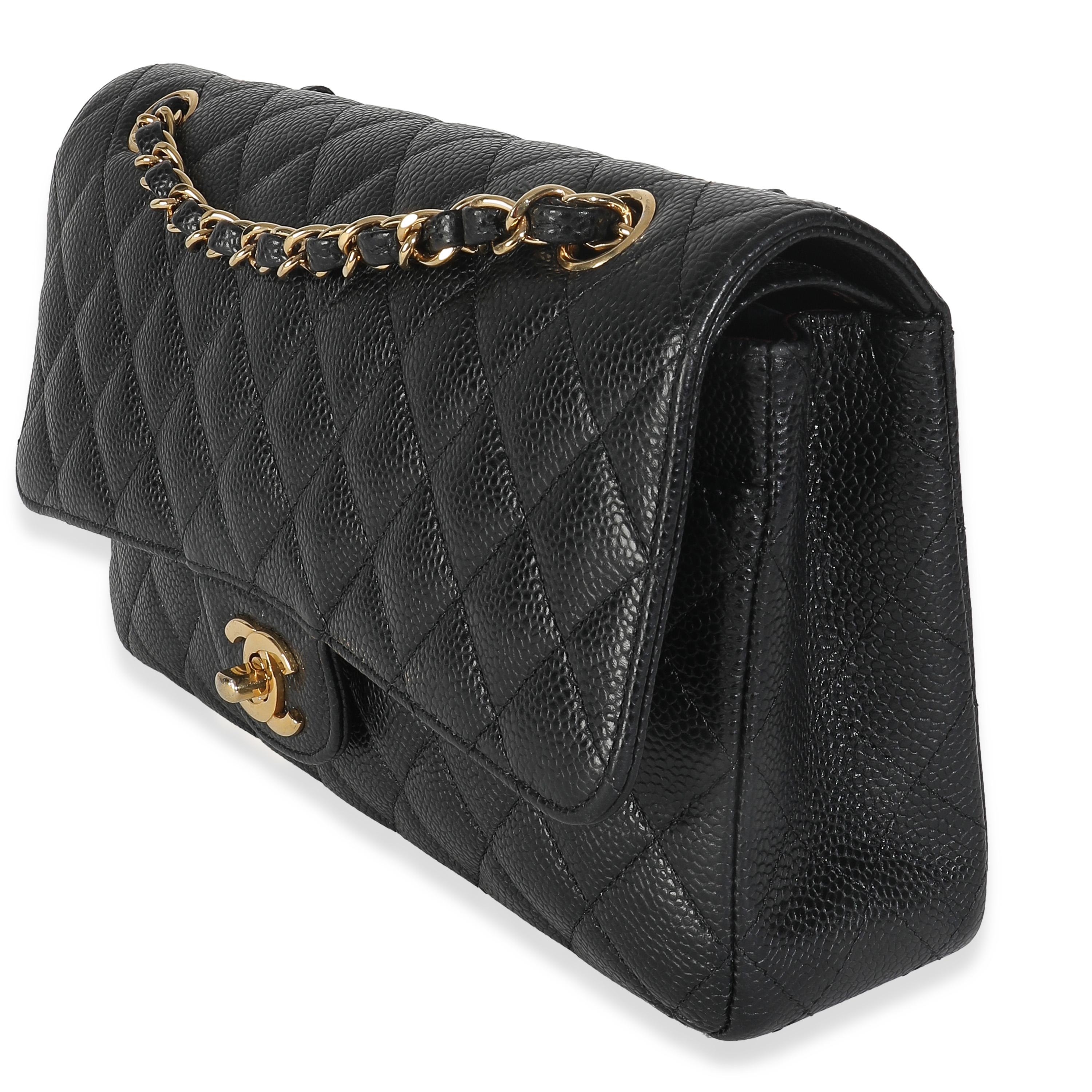 Chanel Schwarze klassische Tasche mit doppelter Klappe aus gestepptem Kaviar für Damen oder Herren im Angebot