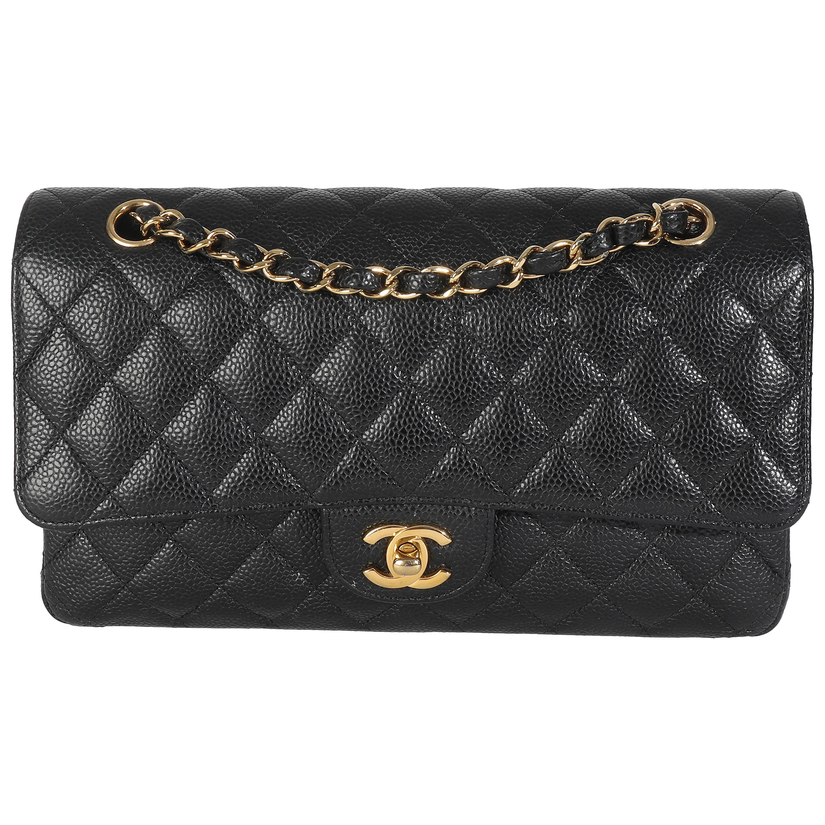 Chanel Schwarze klassische Tasche mit doppelter Klappe aus gestepptem Kaviar