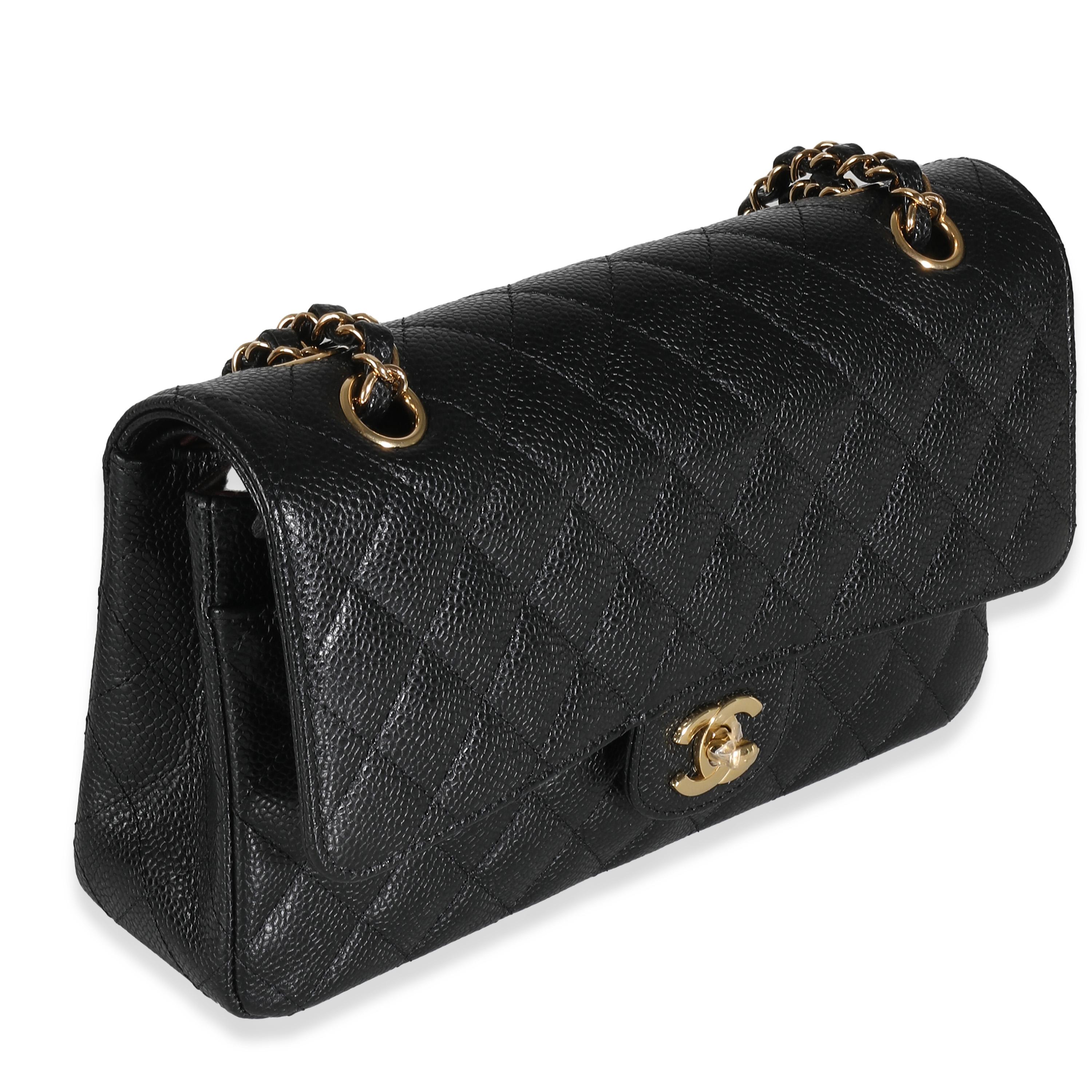 Chanel Negro Caviar Acolchado Bolso Clásico Mediano Doble Solapa en Excelente Estado en New York, NY