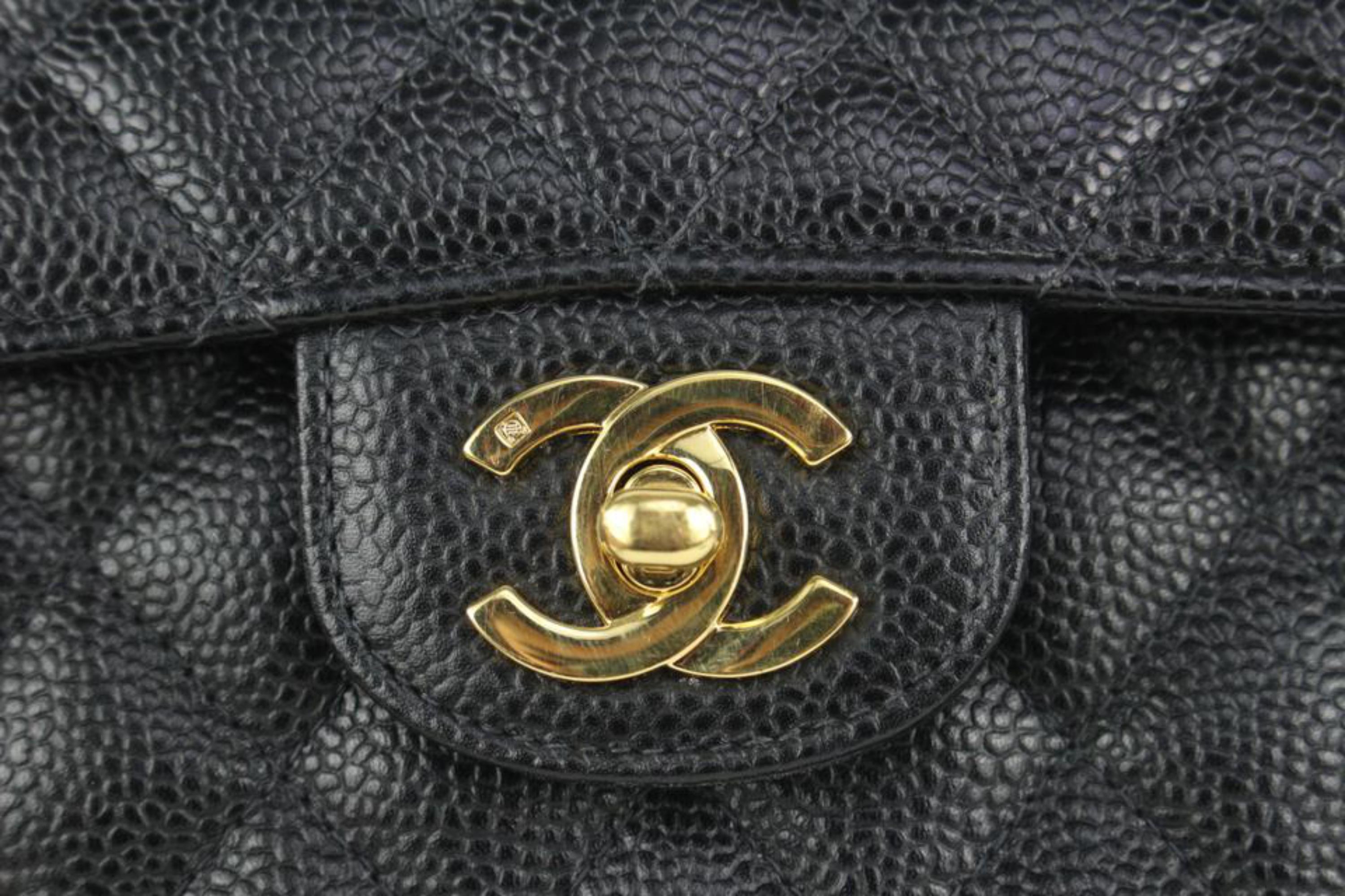 Sac Chanel noir matelassé Caviar Medium à double rabat classique et chaîne dorée 1014c25 Bon état à Dix hills, NY