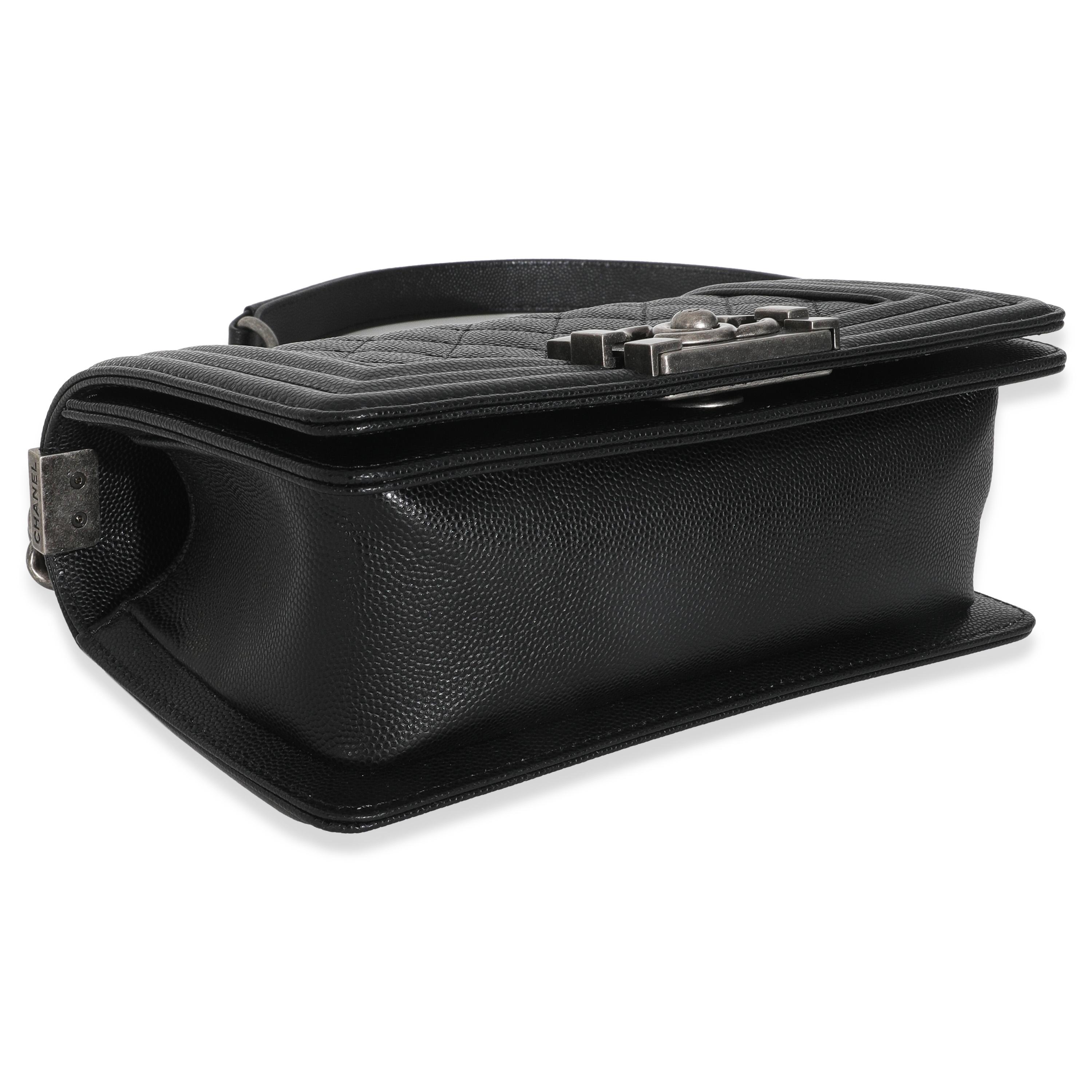 Borsa Chanel nera trapuntata Caviar Small Boy in vendita 2