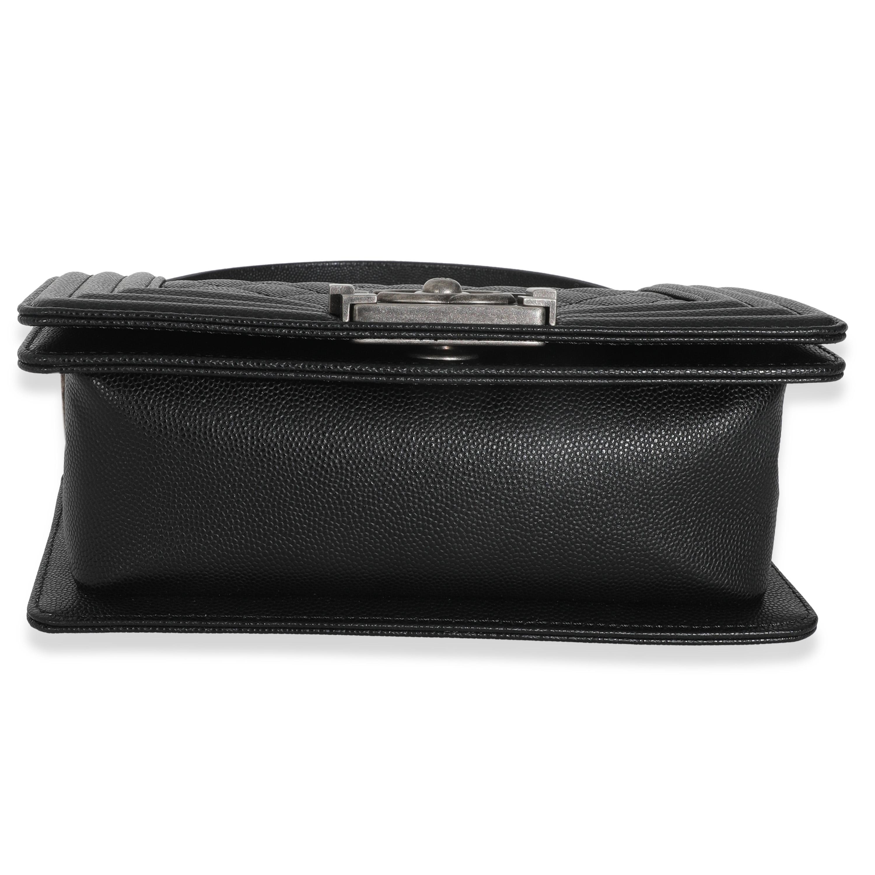 Borsa Chanel nera trapuntata Caviar Small Boy in vendita 3