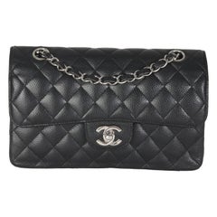 Borsa a mano Chanel trapuntata nera con doppia patta in Caviale Classico Piccolo