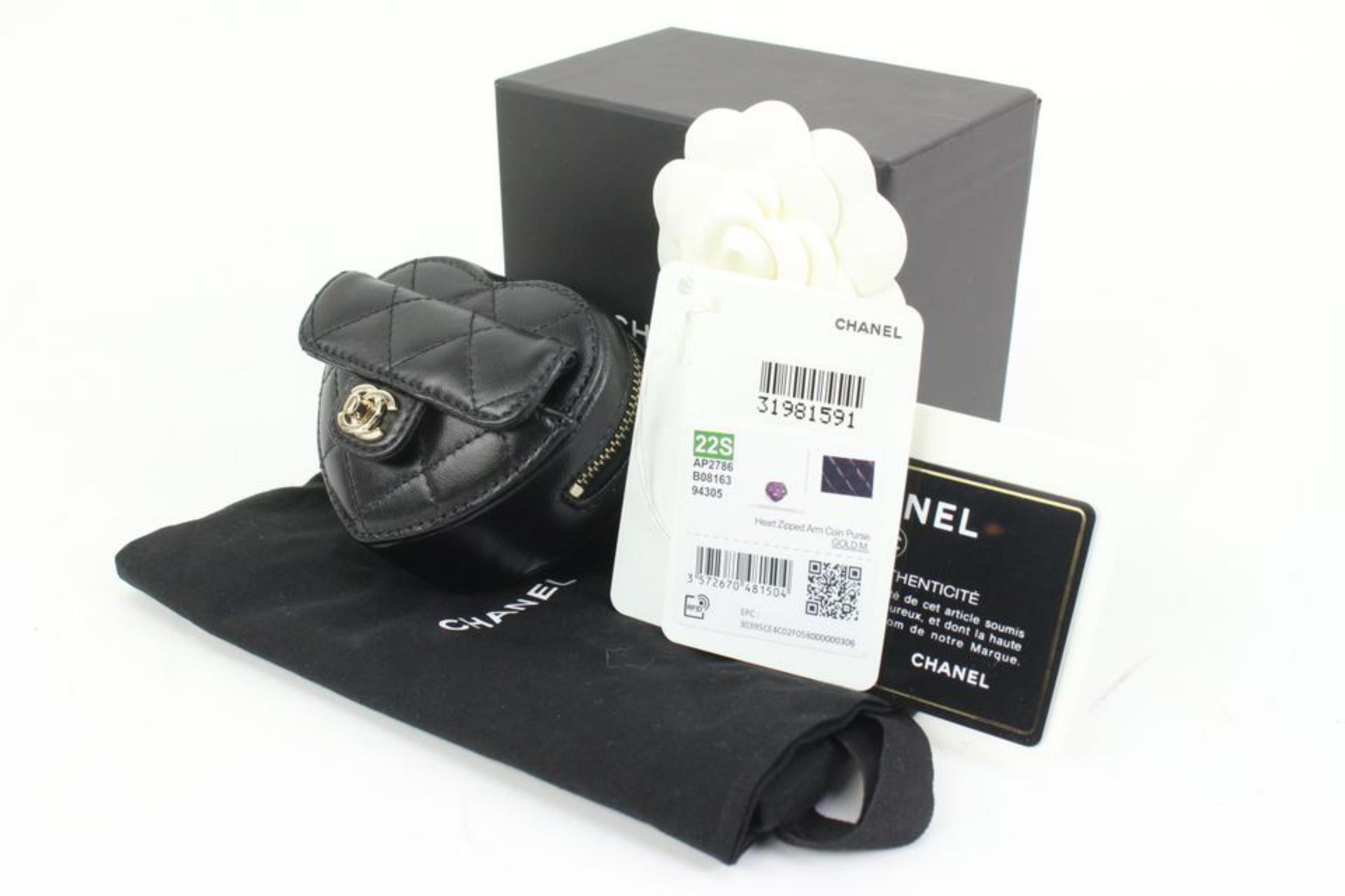 Chanel Black Quilted CC in Love Zipped Coin Heart  Purse Arm Pouch 72ck317s
Date Code/Serial Number: 31981591 
Made In: Italy
Measurements: Length:  3