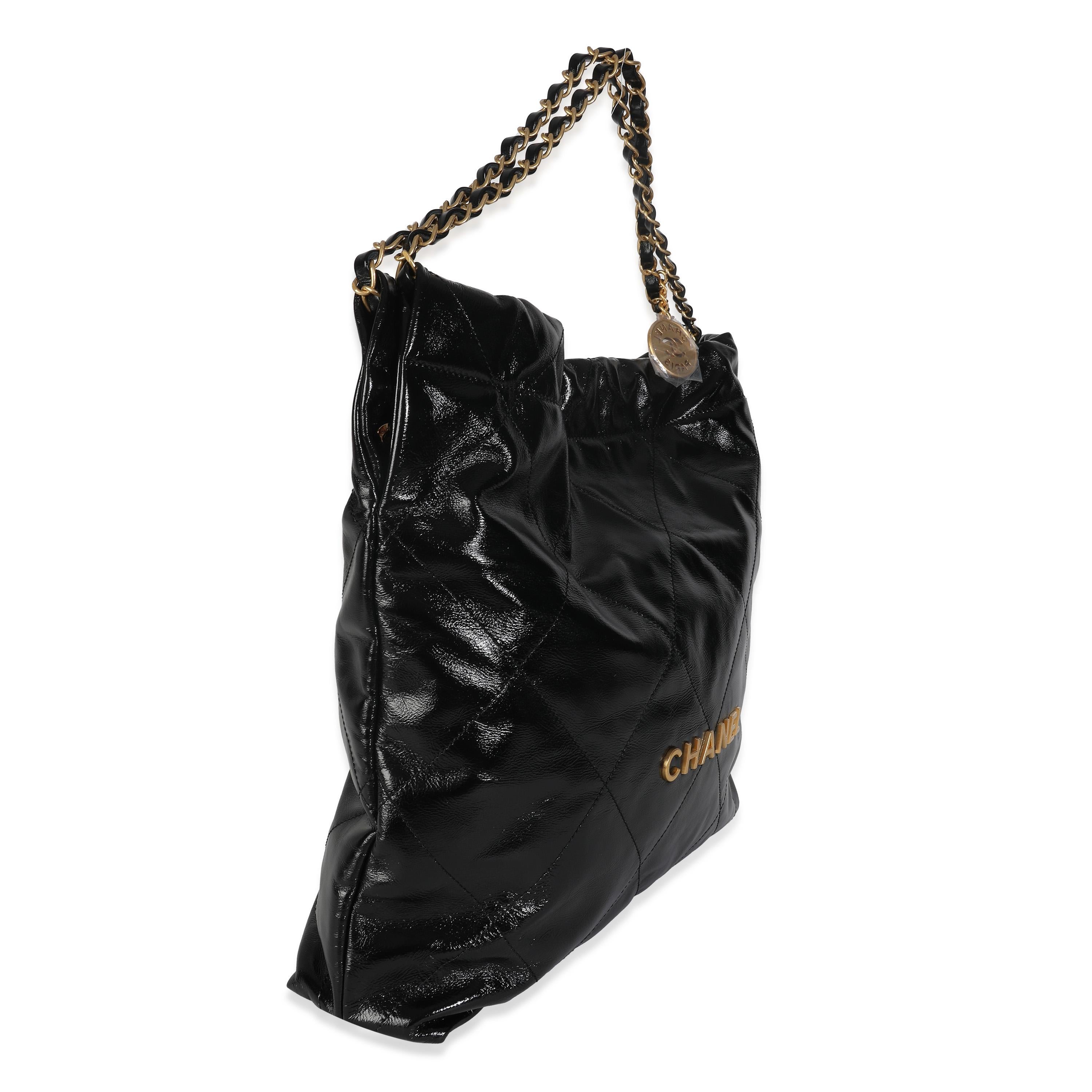 Chanel Noir Matelassé Chanel 22 Hobo Neuf - En vente à New York, NY