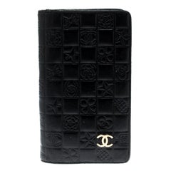 Portafoglio CC in pelle Chanel nero trapuntato con icona Charm