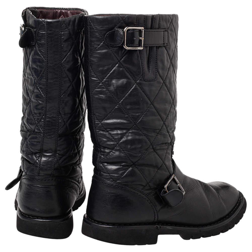 Chanel Black Quilted Coated Fabric And Leather Mid Calf Boots Size 38 In Fair Condition For Sale In Dubai, Al Qouz 2