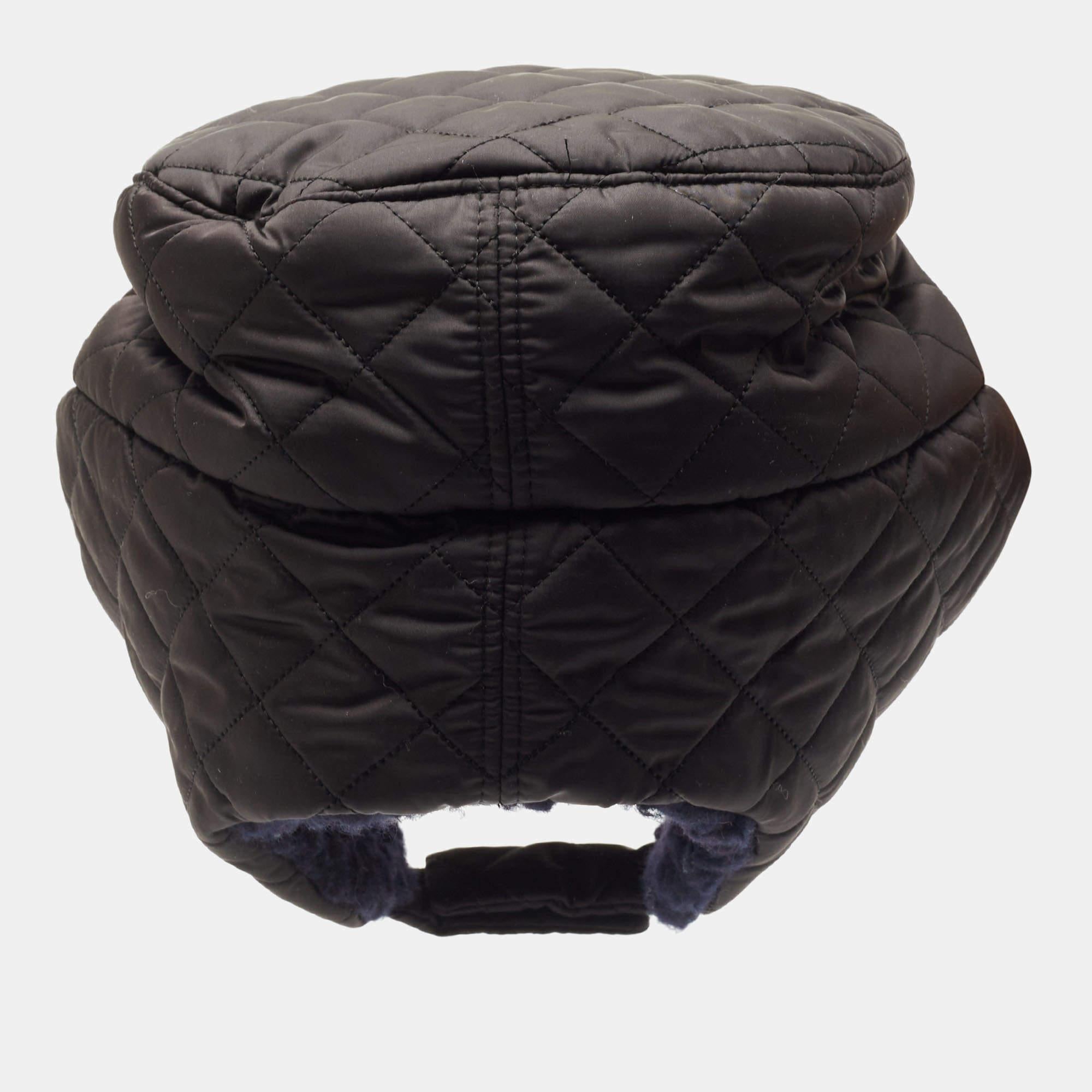 Chanel offers a fashionable addition to your style repertoire with this coco neige trapper hat. It is covered in the diamond quilt and finished with a signature patch on the front.

