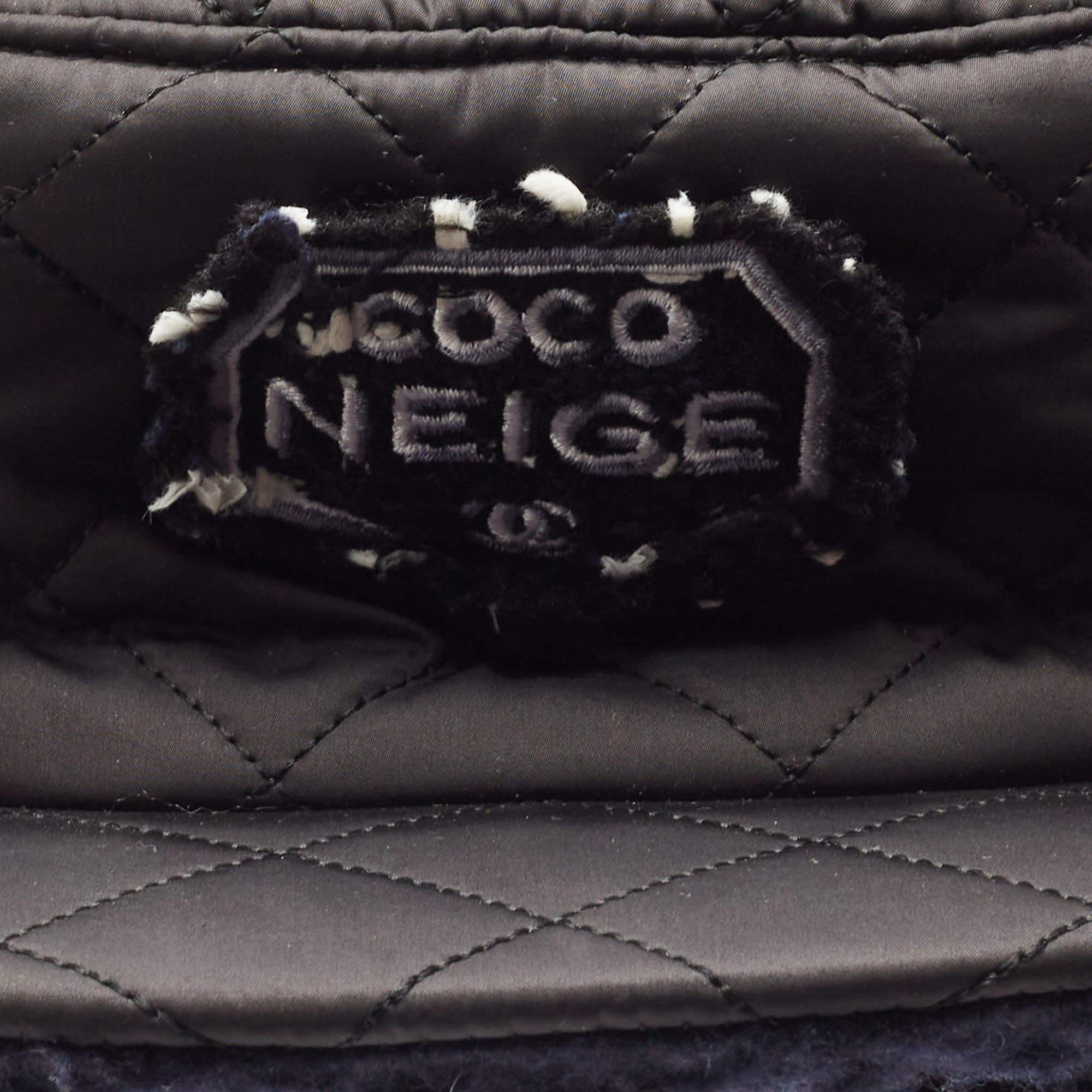 Chapeau de trappeur Coco Neige matelassé noir Chanel, taille M Bon état - En vente à Dubai, Al Qouz 2
