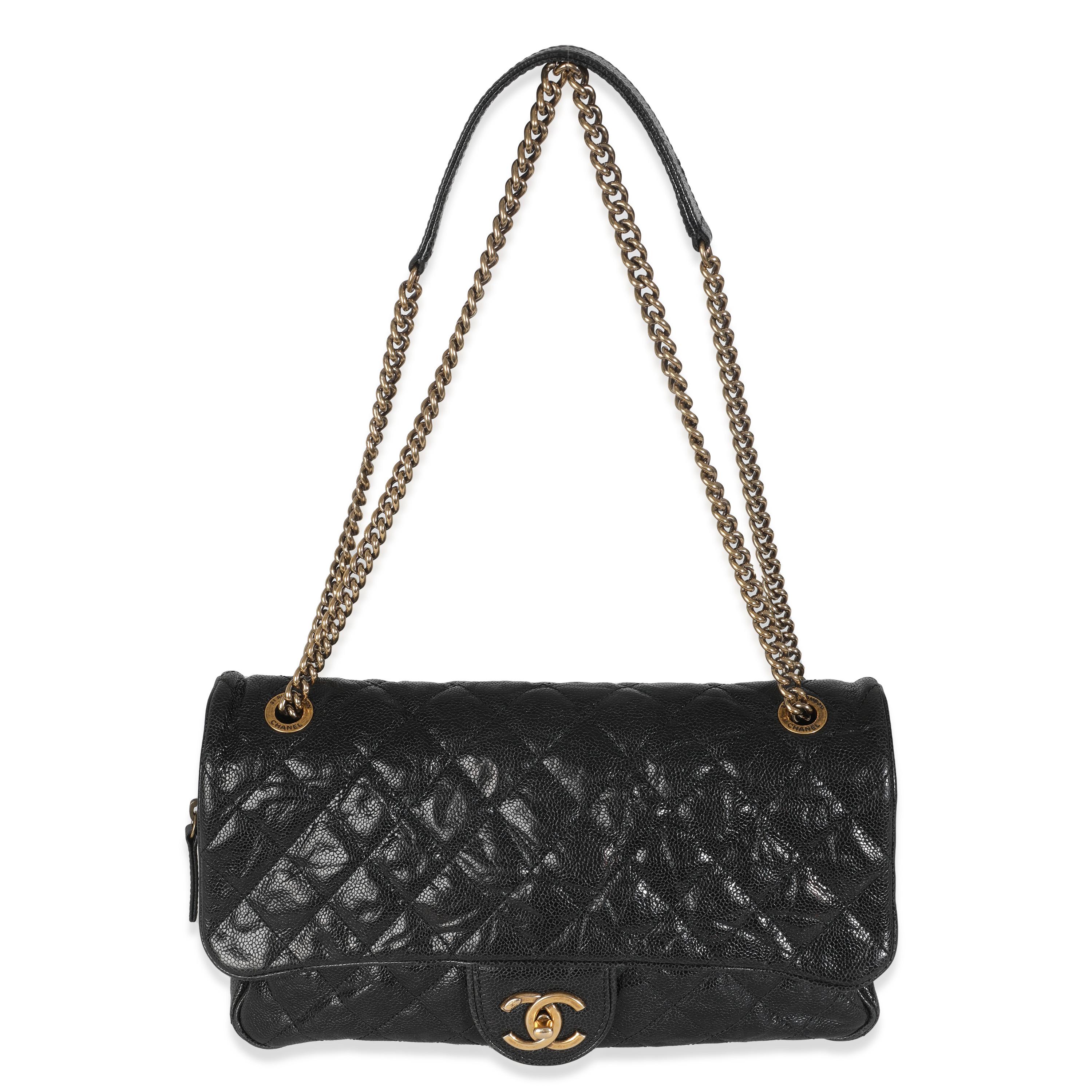 Chanel borsa nera trapuntata con patta in Caviale Distressed Shiva in vendita 1