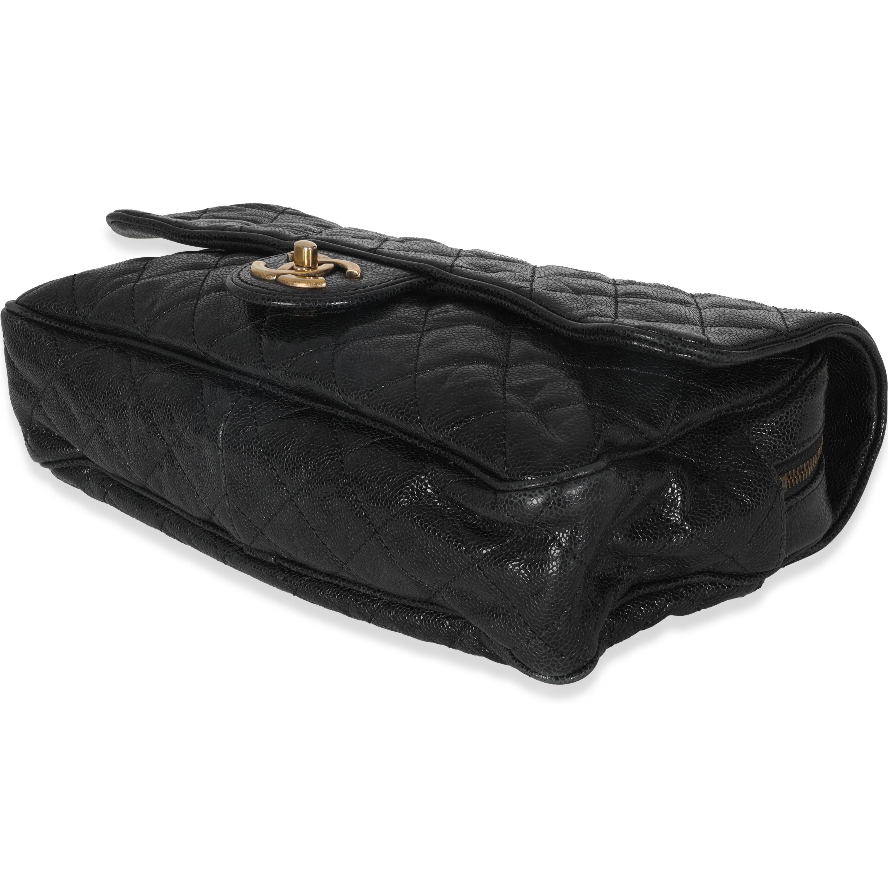 Chanel borsa nera trapuntata con patta in Caviale Distressed Shiva in vendita 2