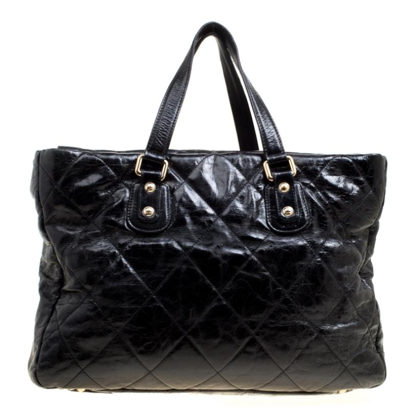 Sophisticated and stylish this Portobello tote from Chanel deserves to be yours! The black creation is crafted from glazed leather and features the signature quilted pattern. It flaunts the iconic CC turn lock closure in gold-tone on the front and