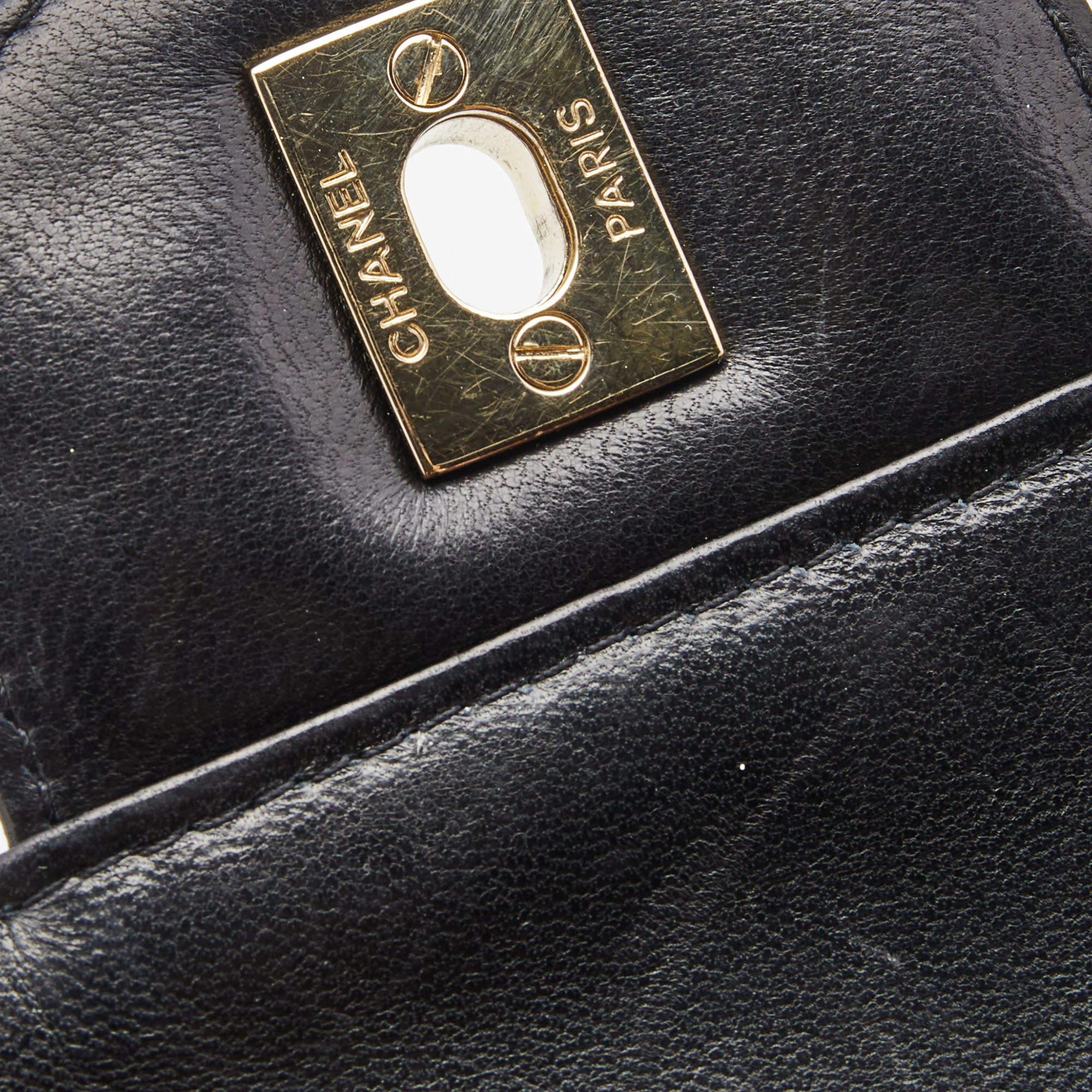 Chanel Schwarze gesteppte Glitter-Lackleder Jumbo Classic Single Flap Tasche mit Klappe im Angebot 6