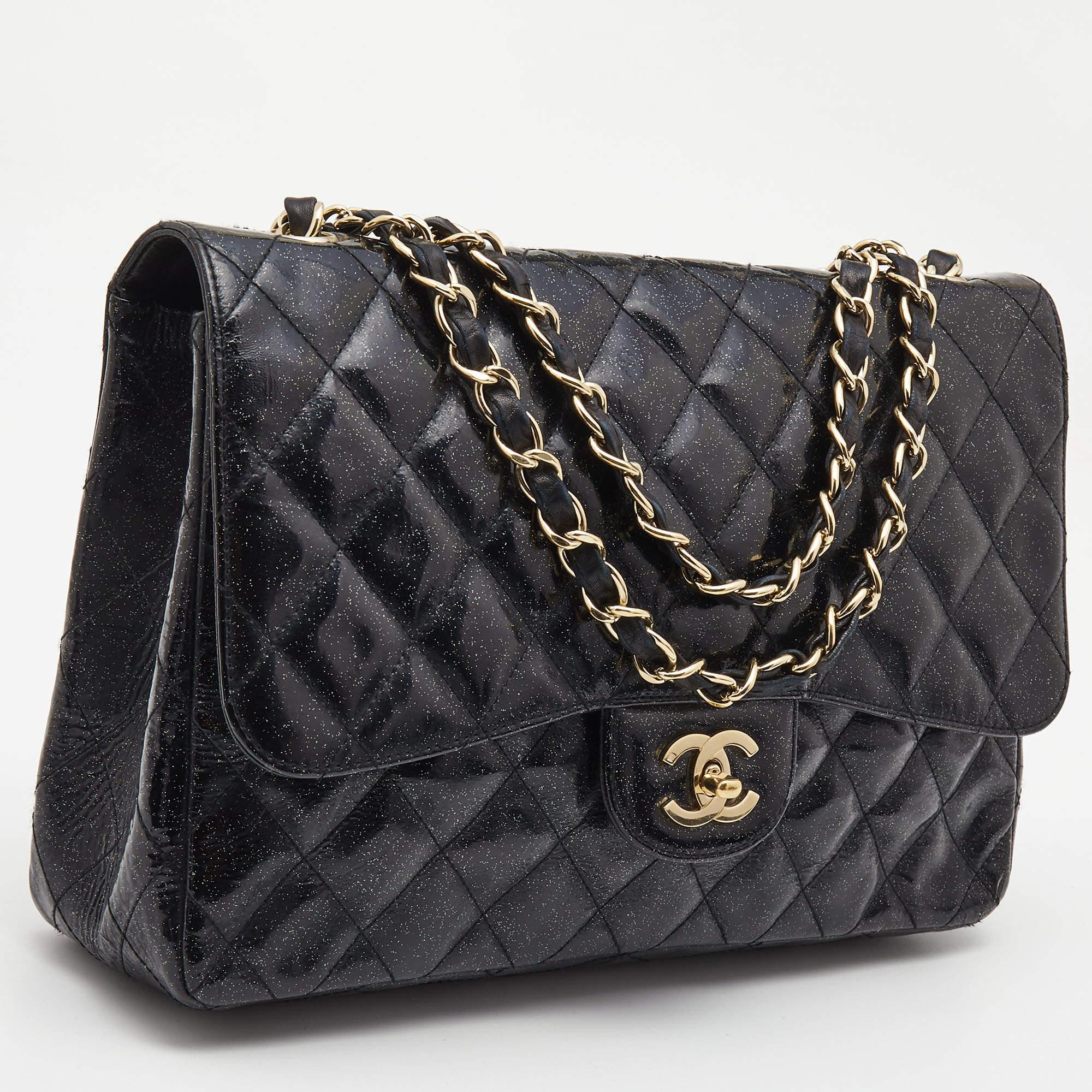 A classic handbag comes with the promise of enduring appeal, boosting your style time and again. This Chanel black bag is one such creation. It’s a fine purchase.

