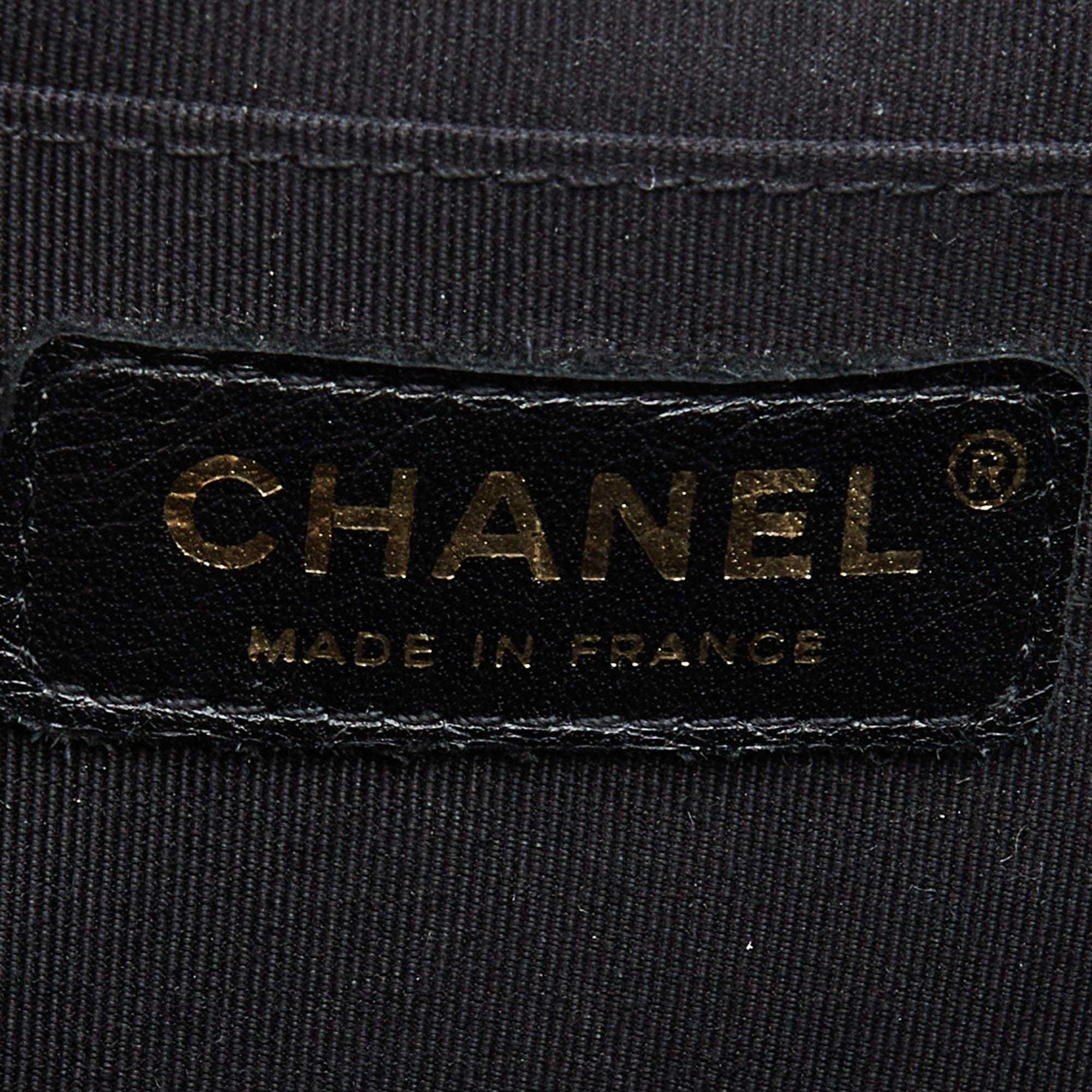 Chanel Schwarze gesteppte Glitter-Lackleder Jumbo Classic Single Flap Tasche mit Klappe im Angebot 1