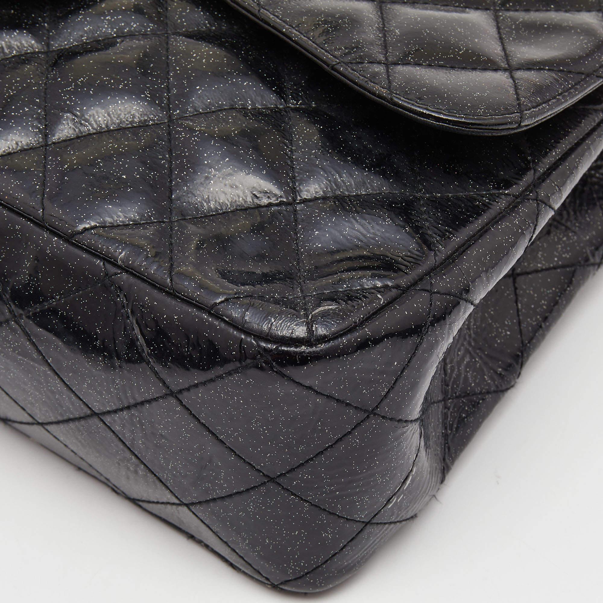 Chanel Negro Acolchado Purpurina Charol Jumbo Classic Single Flap Bag en venta 2